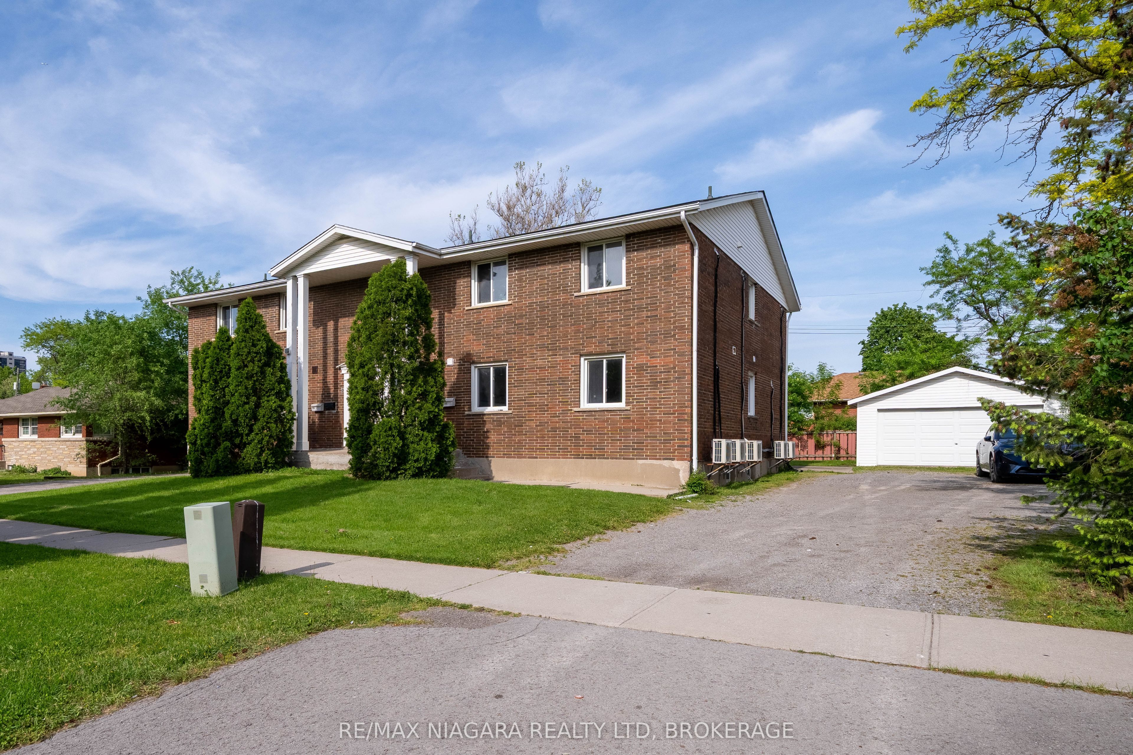 293-295 Glenridge Avenue, St. Catharines, ON L2T 3K5 photo 2