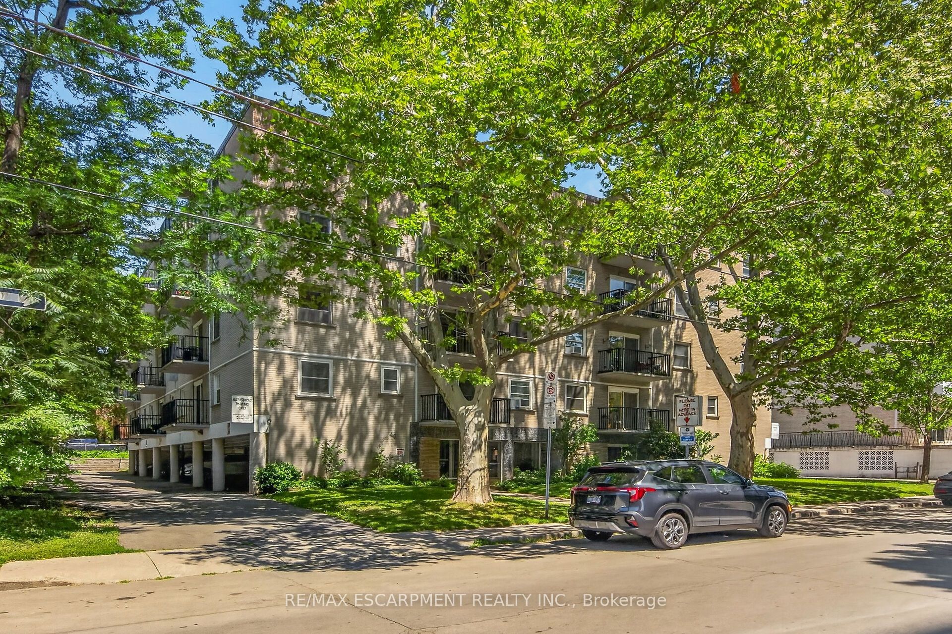 40 Robinson Street 209, Hamilton, ON L8P 1Y9 photo 3