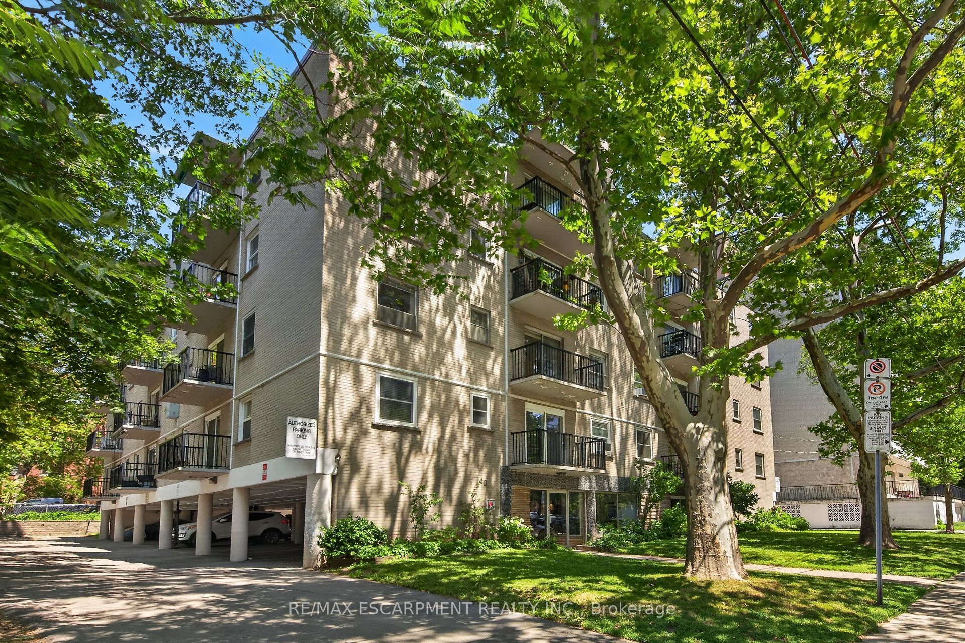 40 Robinson Street 209, Hamilton, ON L8P 1Y9 photo 4