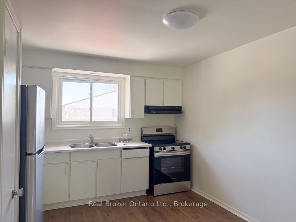 36 Graham Avenue 4, Brantford, ON N3T 1C4 photo 2