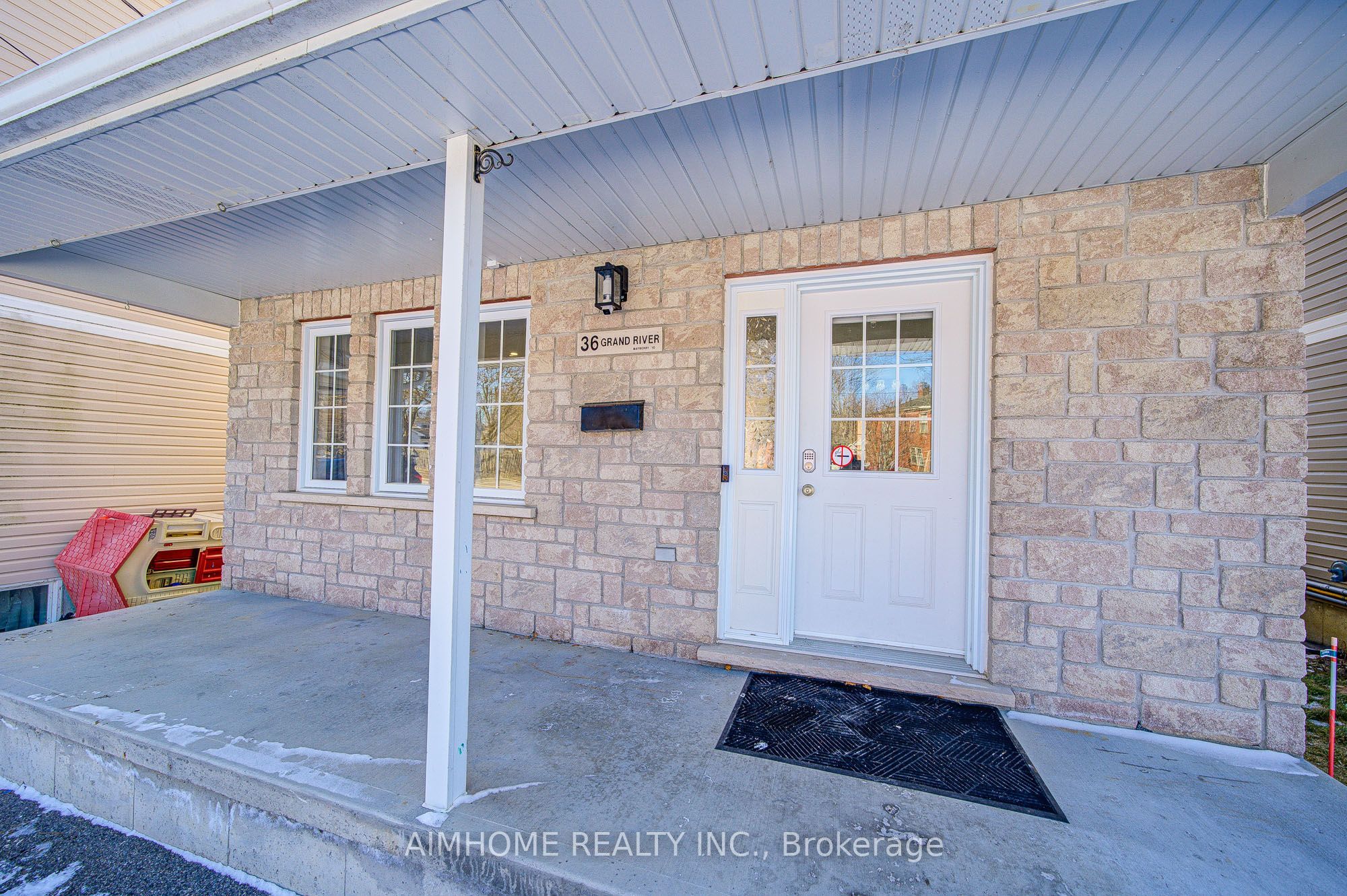 36 Grand River Avenue, Brantford, ON N3T 4W7 photo 5