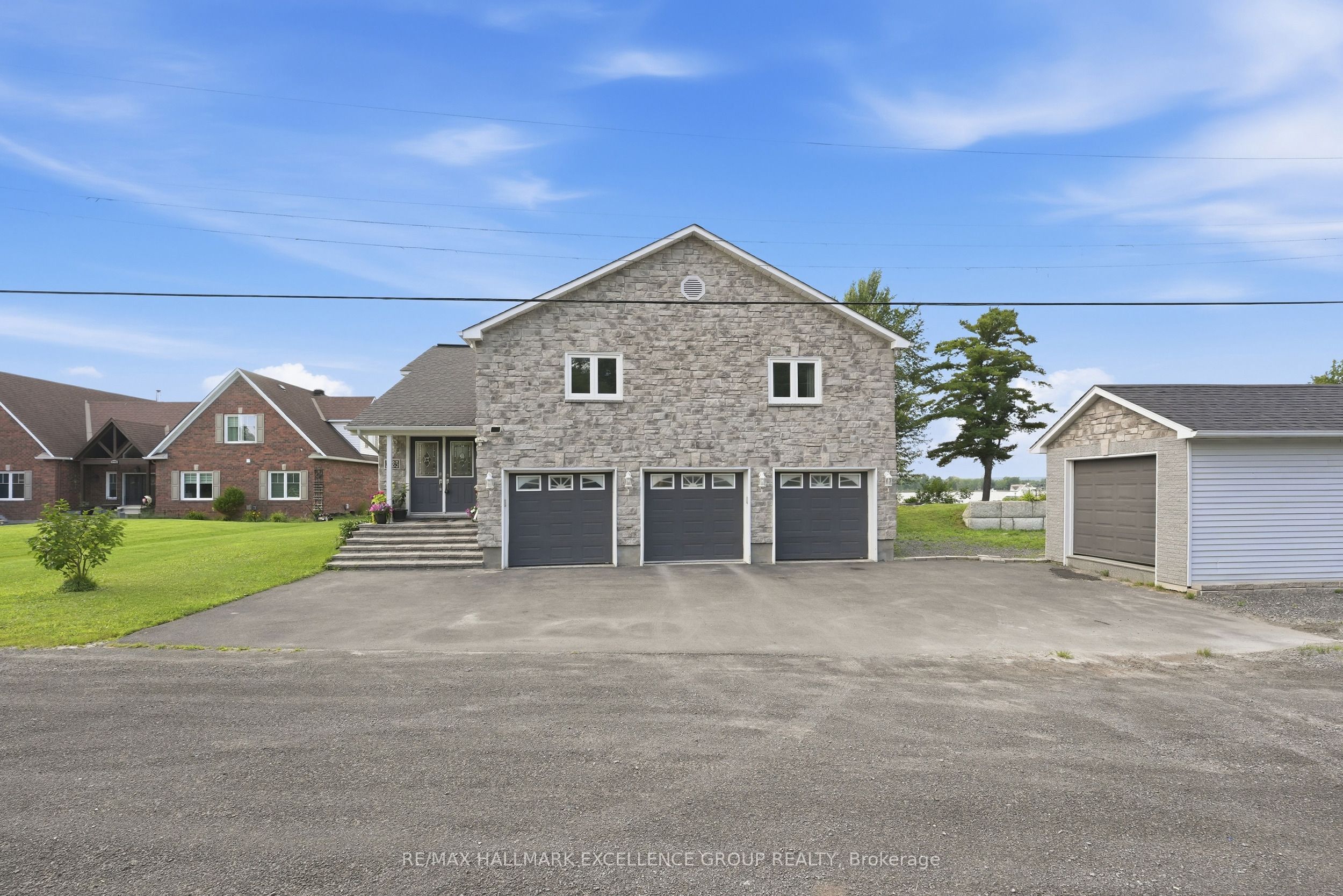 2985 Leo Lane, Orleans - Cumberland and Area, ON K4C 1A6 photo 2