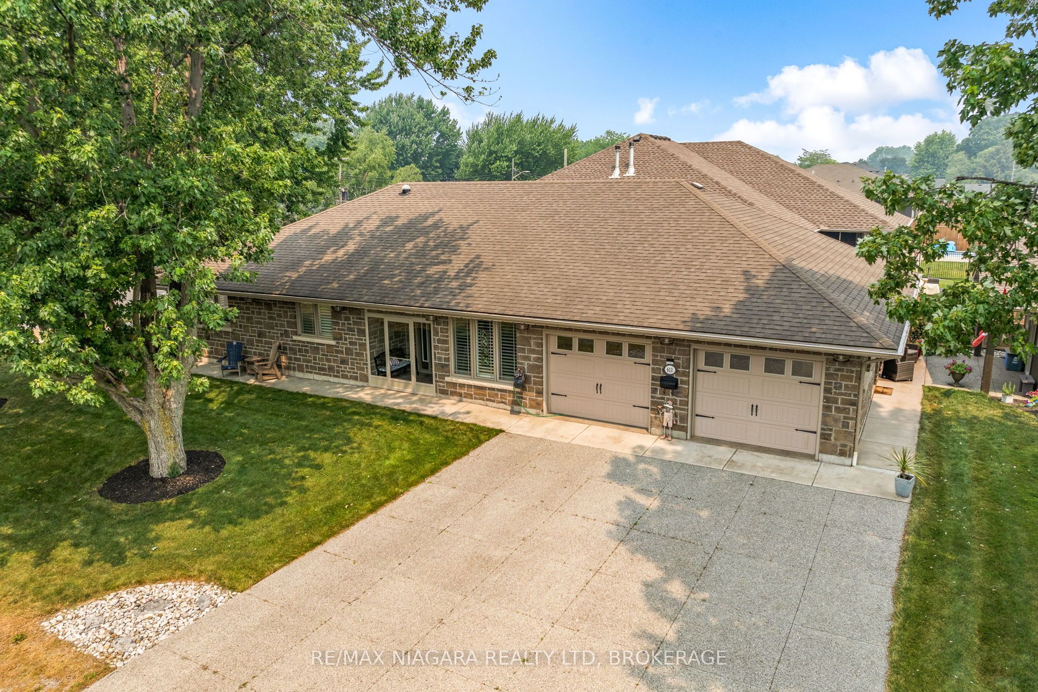 611 Sugarloaf Street, Port Colborne, ON L3K 0A3 photo 2