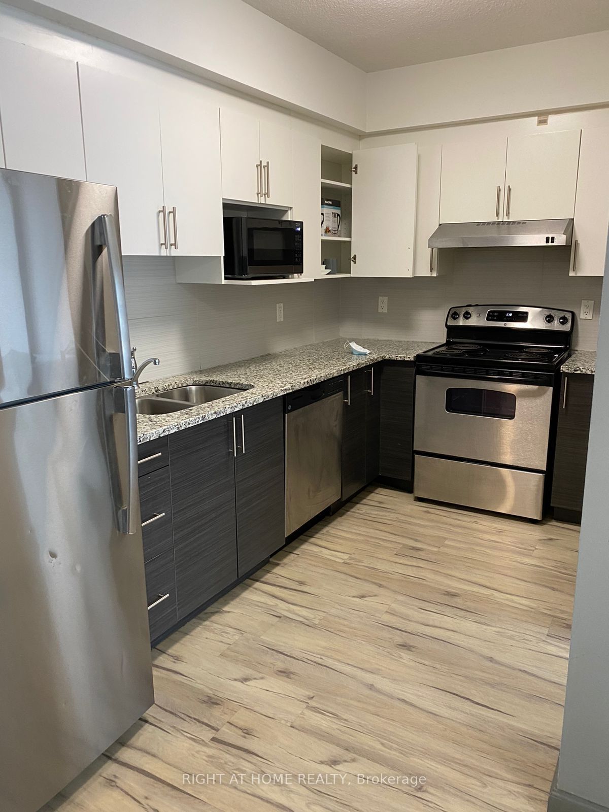 258B Sunview Street 296 (2nd Bedroom), Waterloo, ON N2L 0H7 photo 5