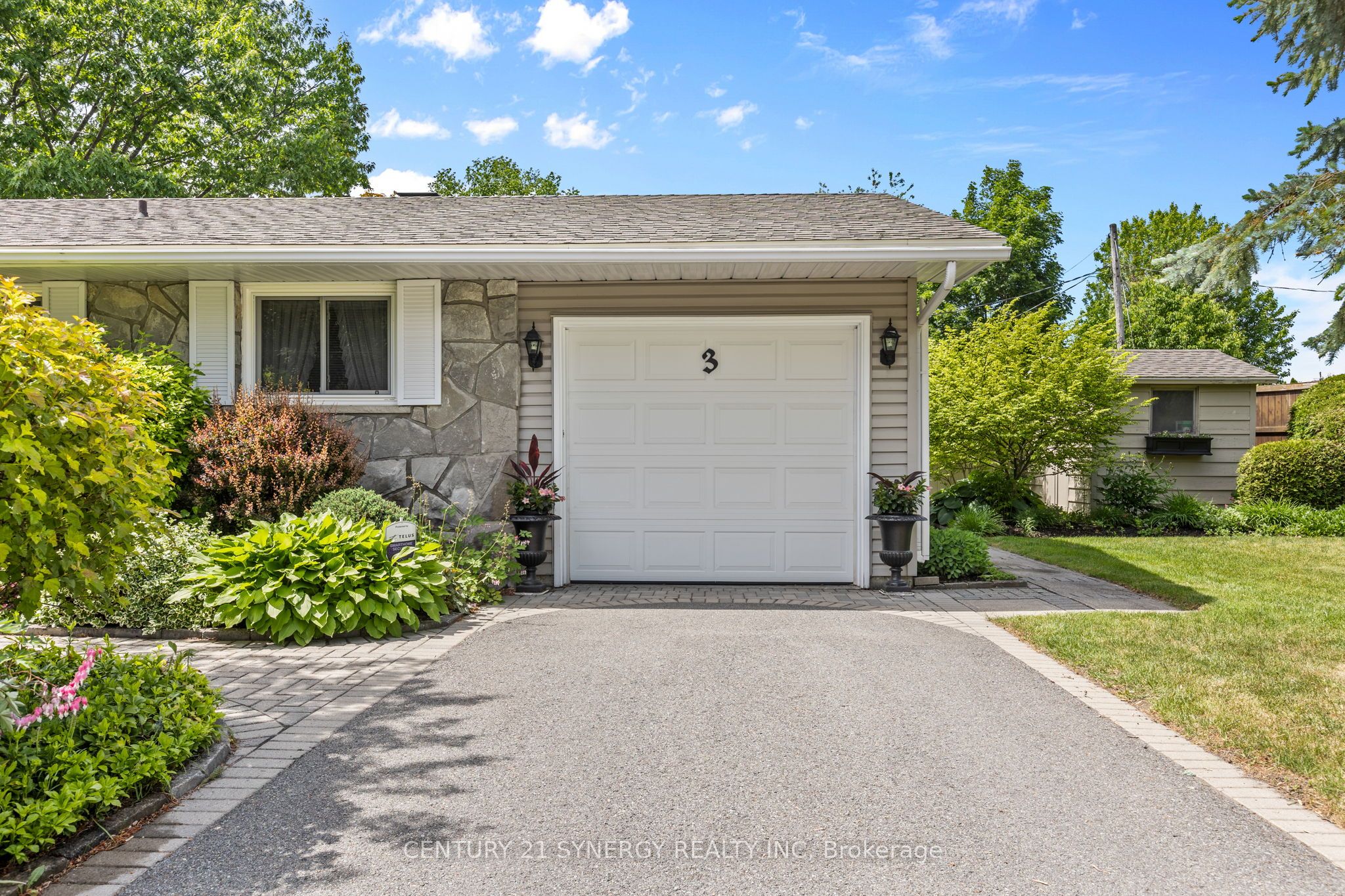 3 Auburn Street, Bells Corners and South to Fallowfield, ON K2H 6L7 photo 4