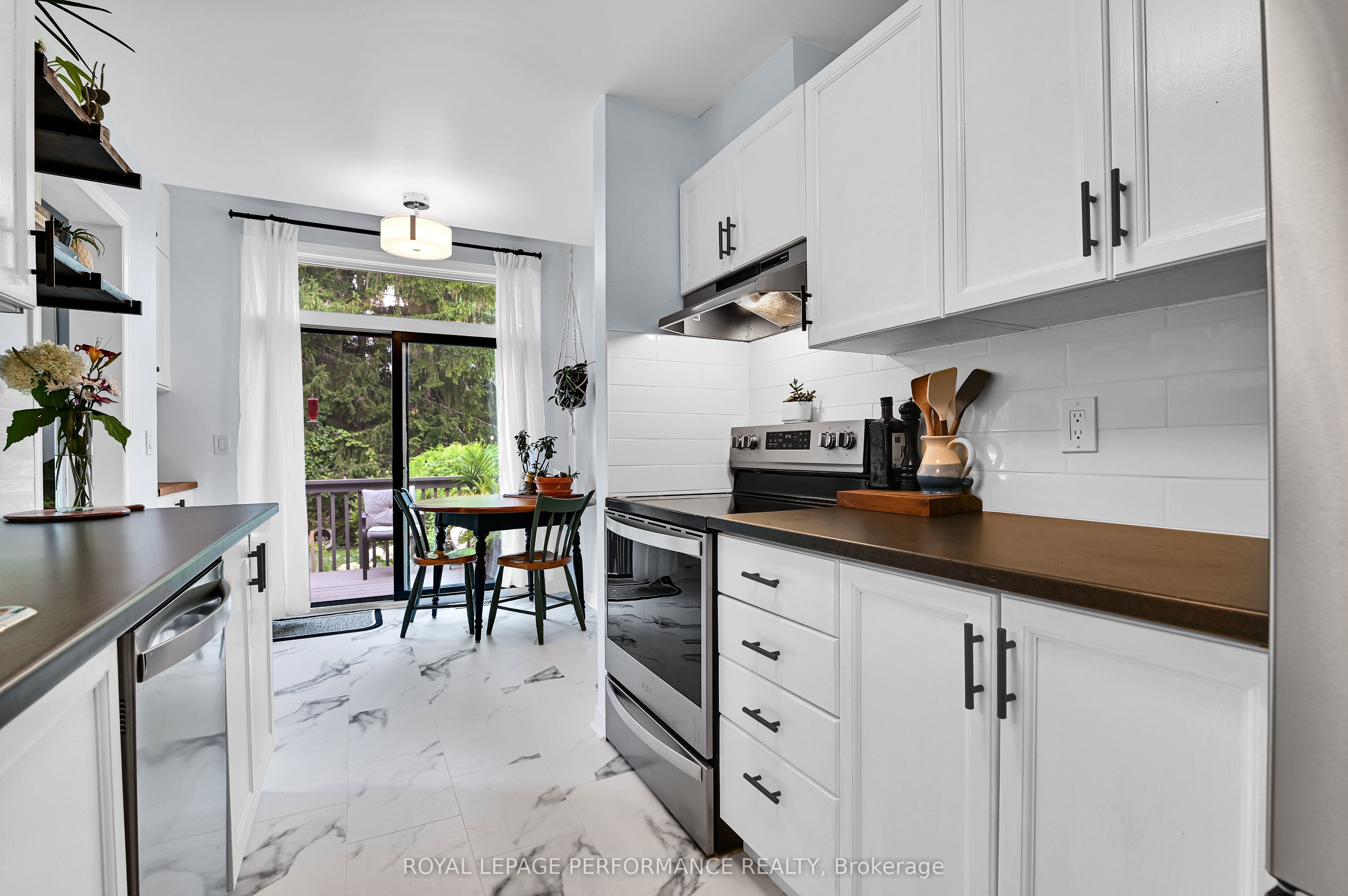 10 Rhapsody Lane, Hunt Club - Windsor Park Village and Area, ON K1V 1B1 photo 4