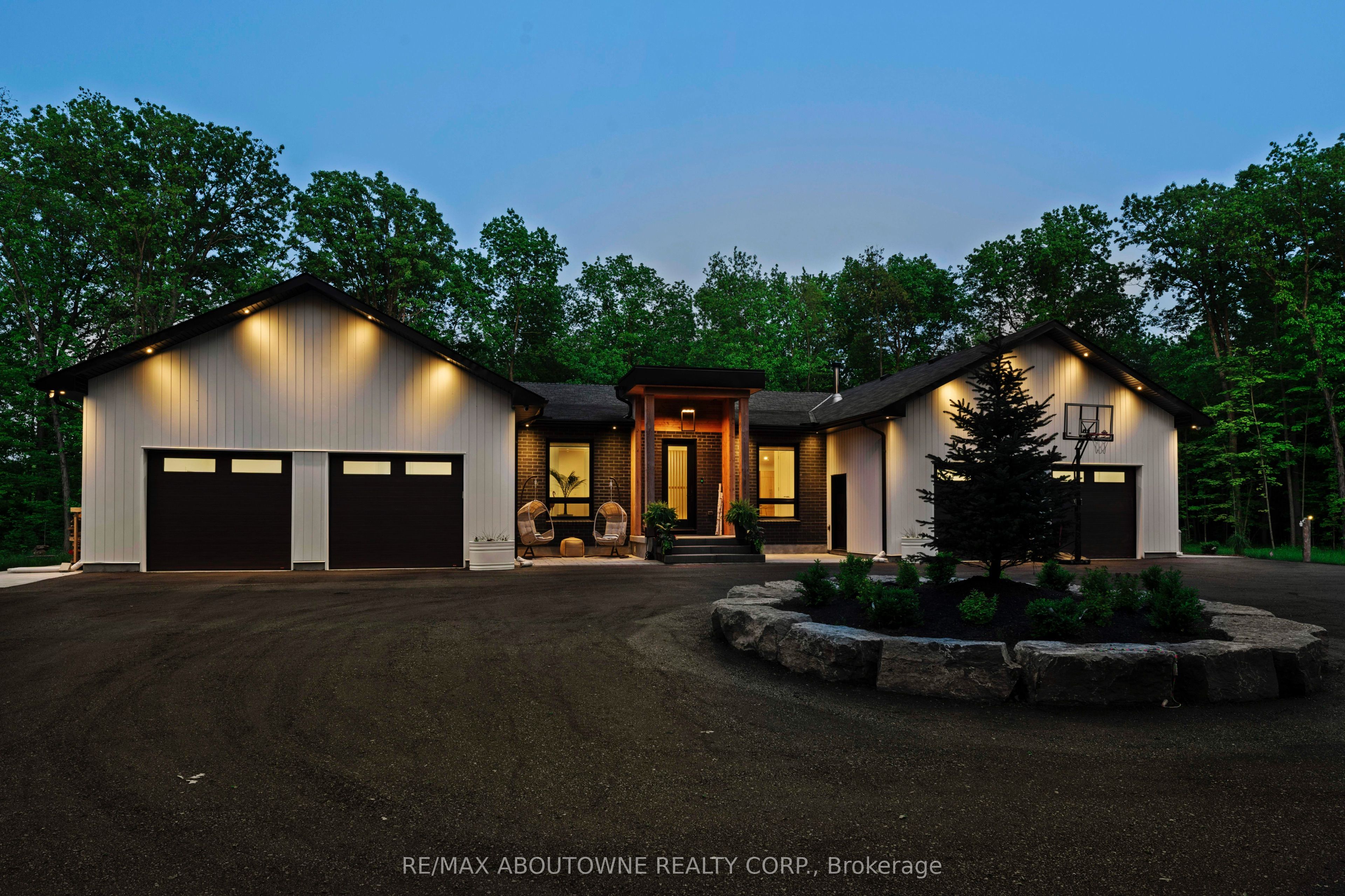295 Allen Road, Grimsby, ON L3M 4E7