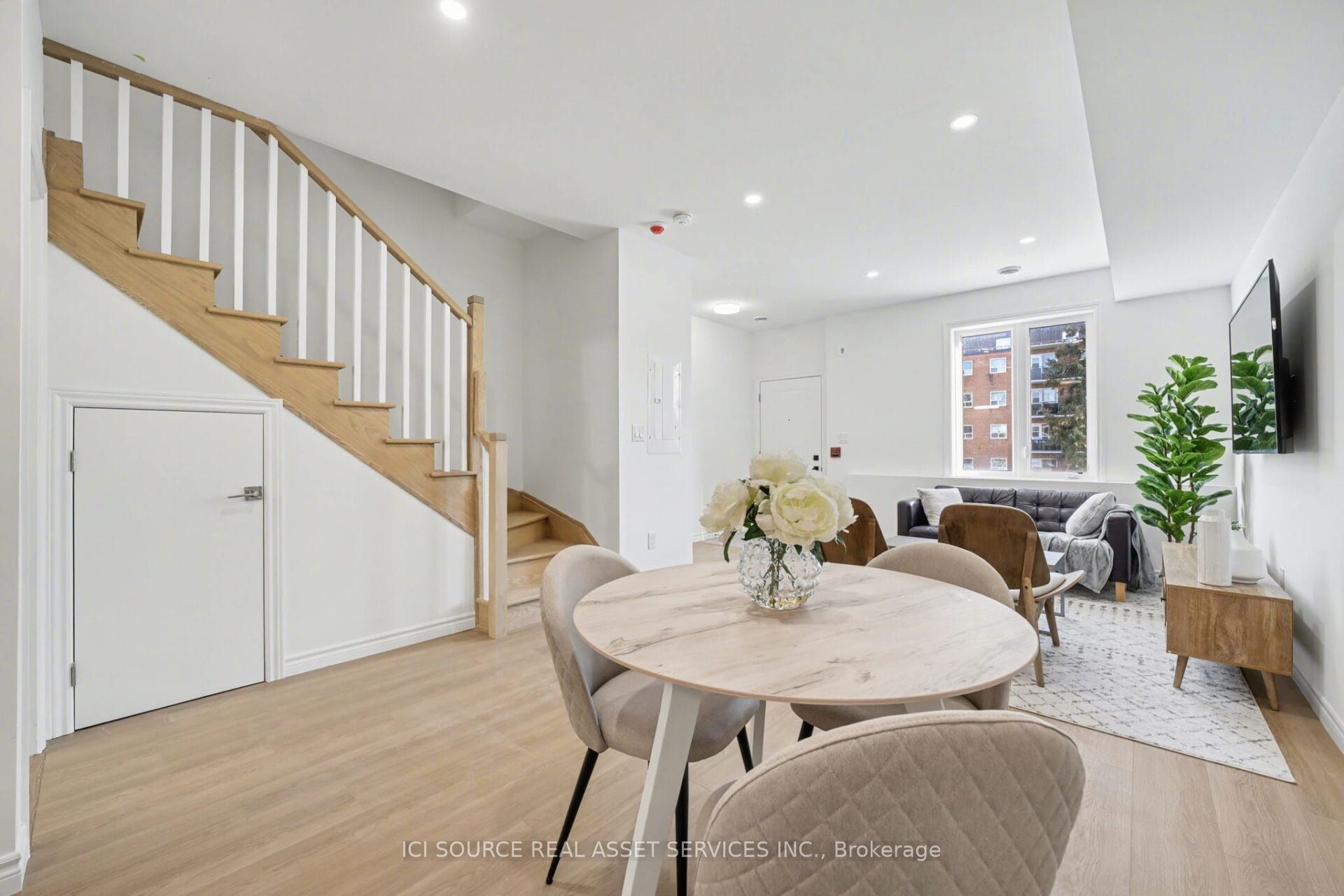 2 Slessor Boulevard 10, Grimsby, ON L3M 5J4 photo 3