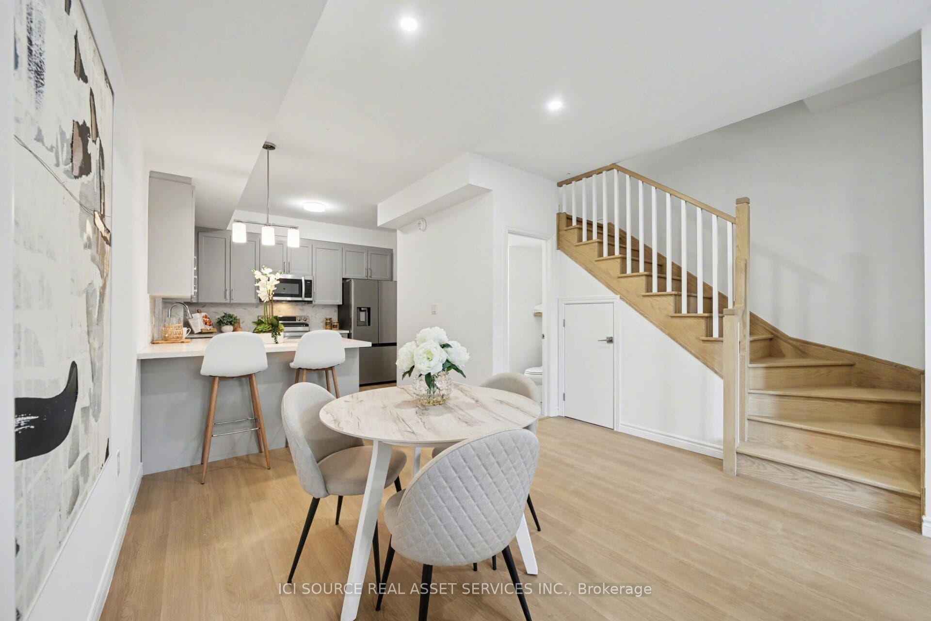 2 Slessor Boulevard 10, Grimsby, ON L3M 5J4 photo 4