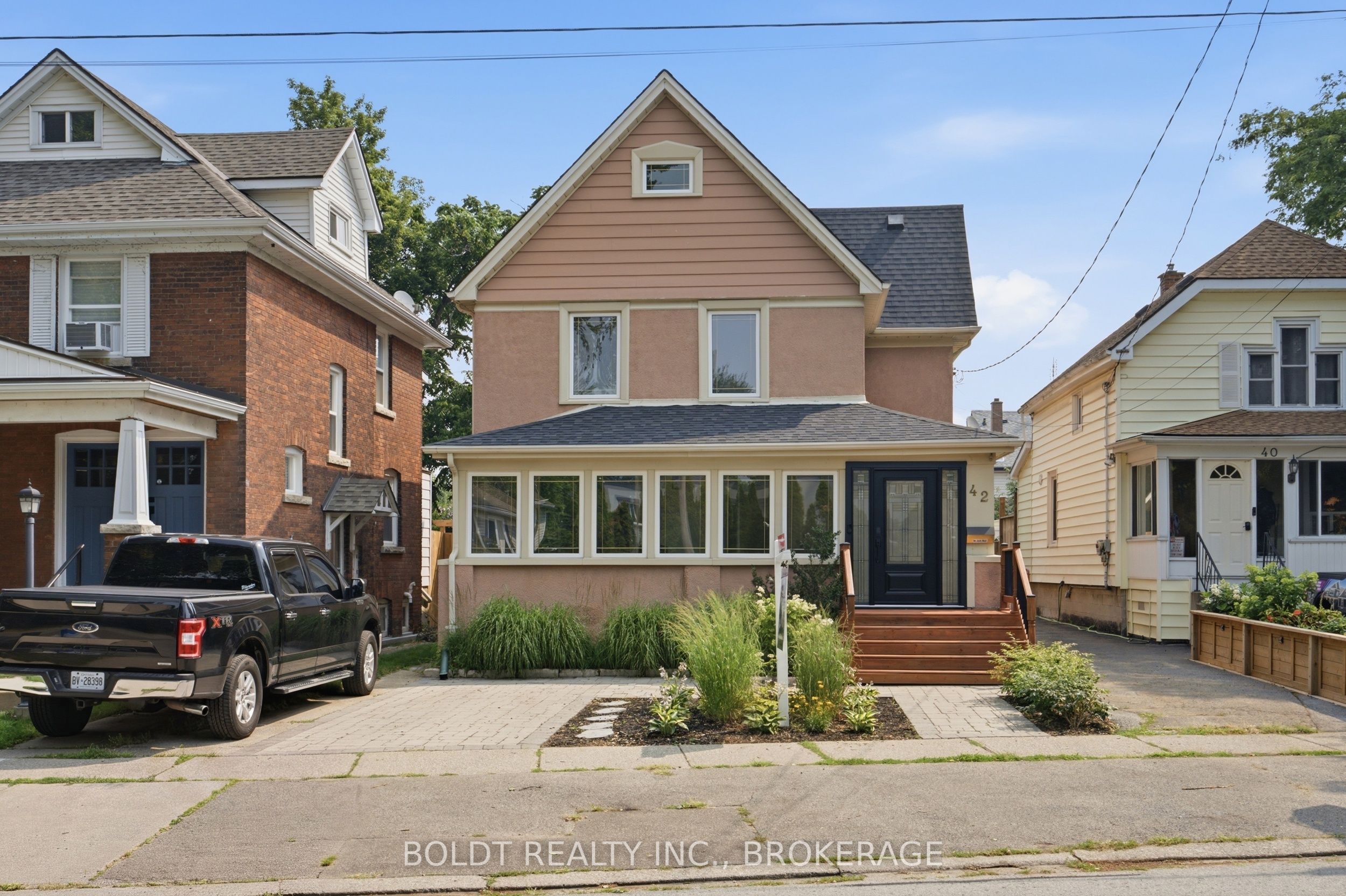42 Thomas Street, St. Catharines, ON L2R 6L9