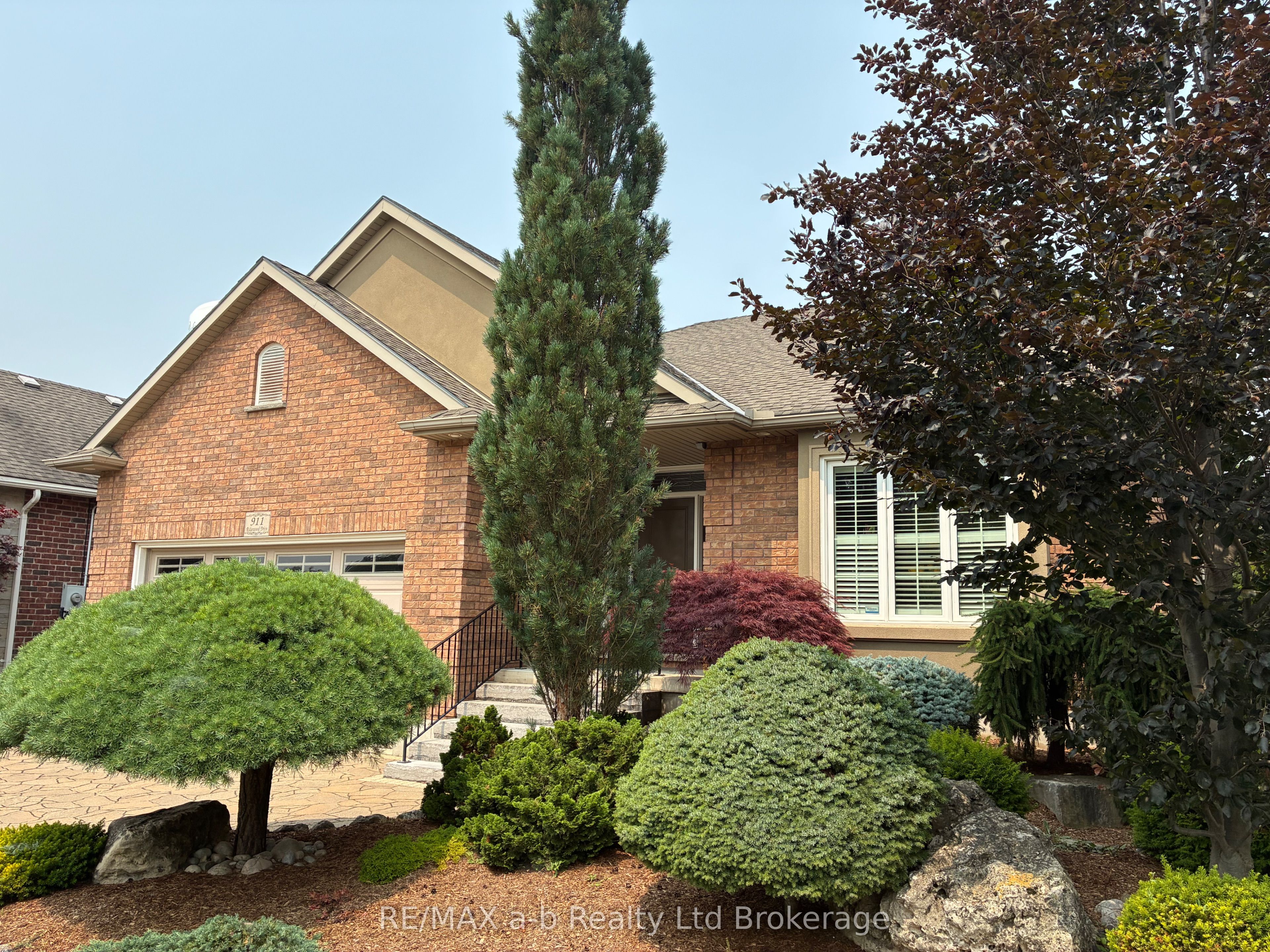 911 Ridgewood Drive, Woodstock, ON N4T 0B8
