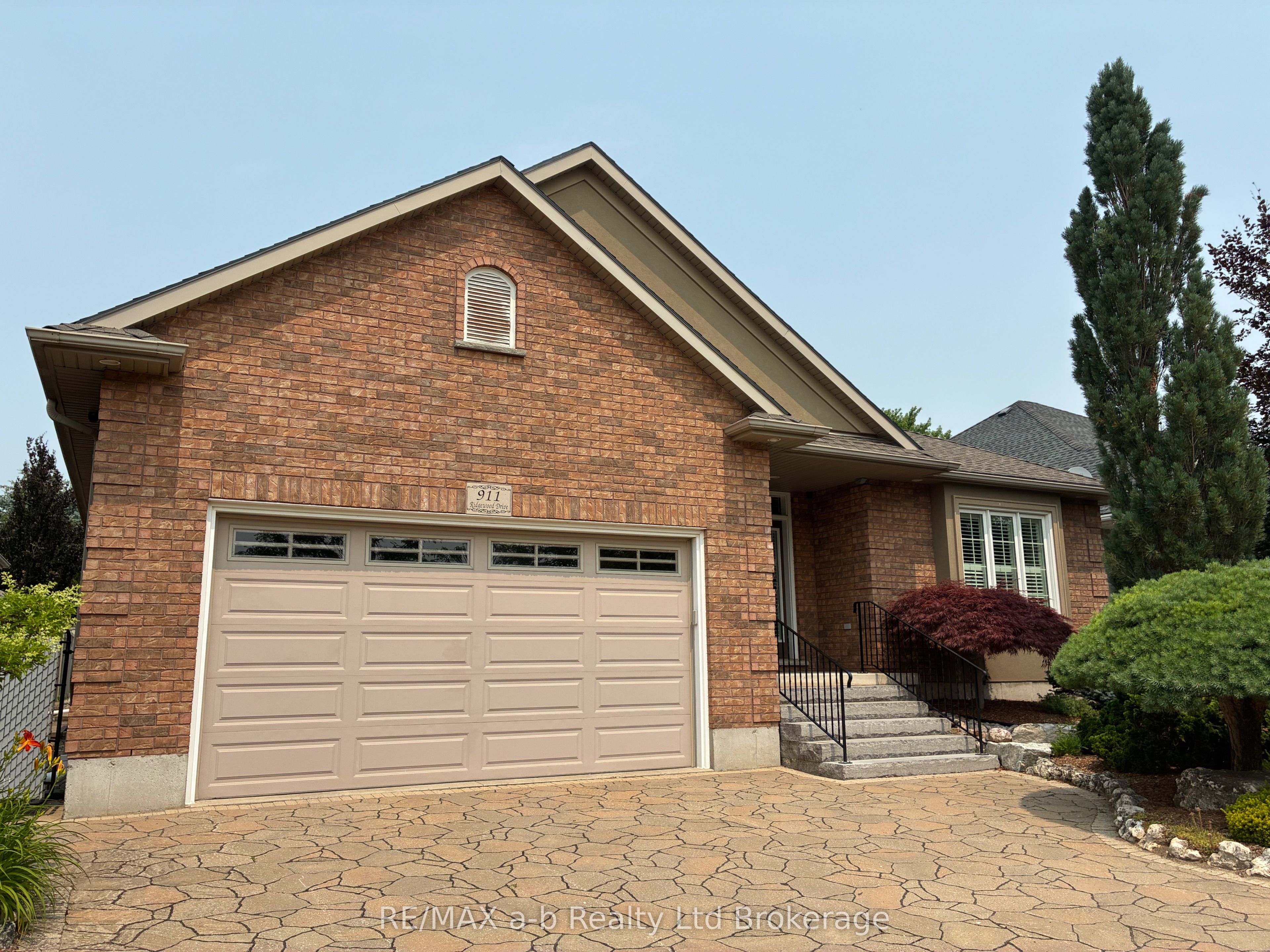 911 Ridgewood Drive, Woodstock, ON N4T 0B8 photo 2