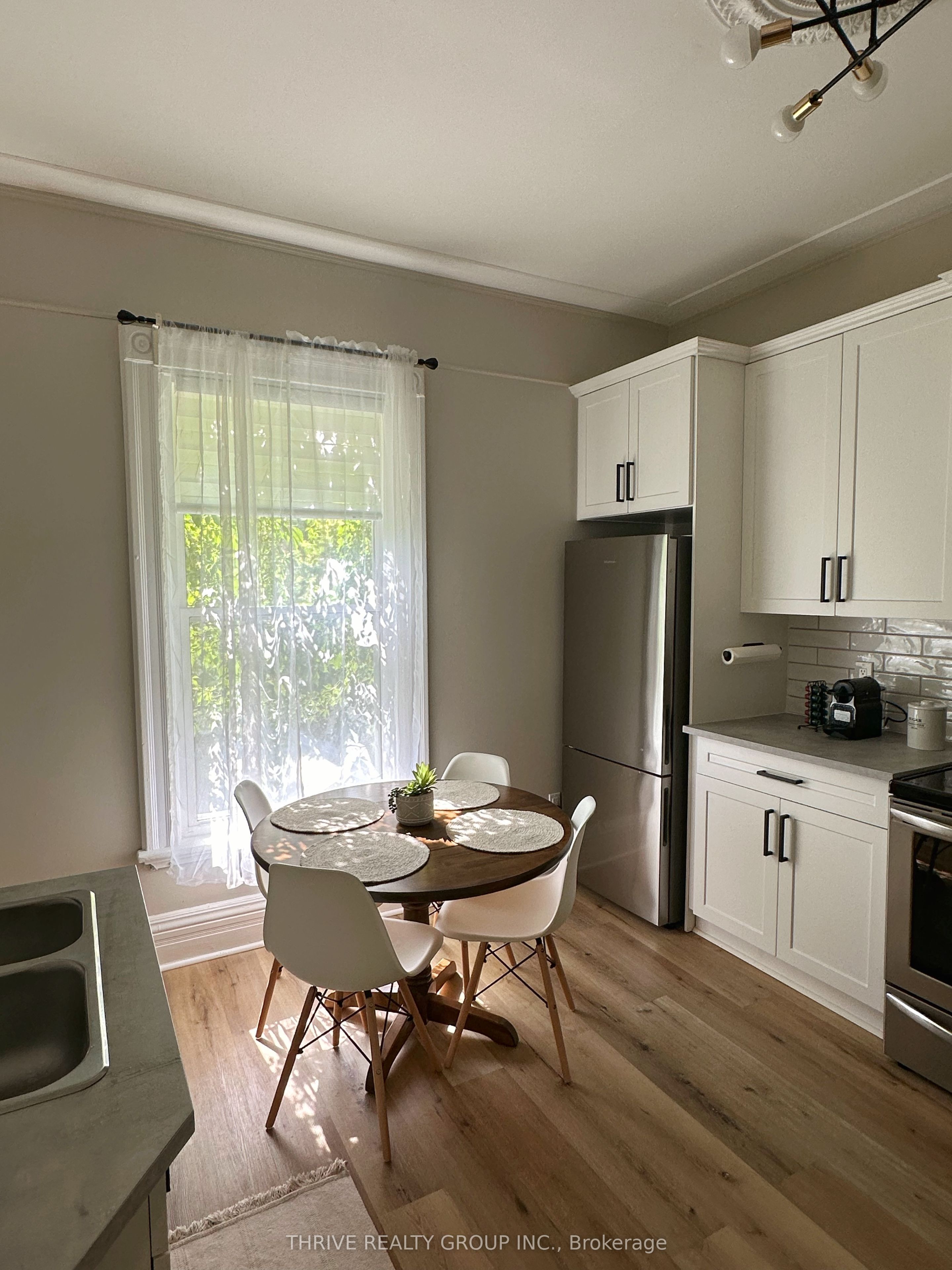 369 Maitland Street Upper, London East, ON N6B 2Y9 photo 3