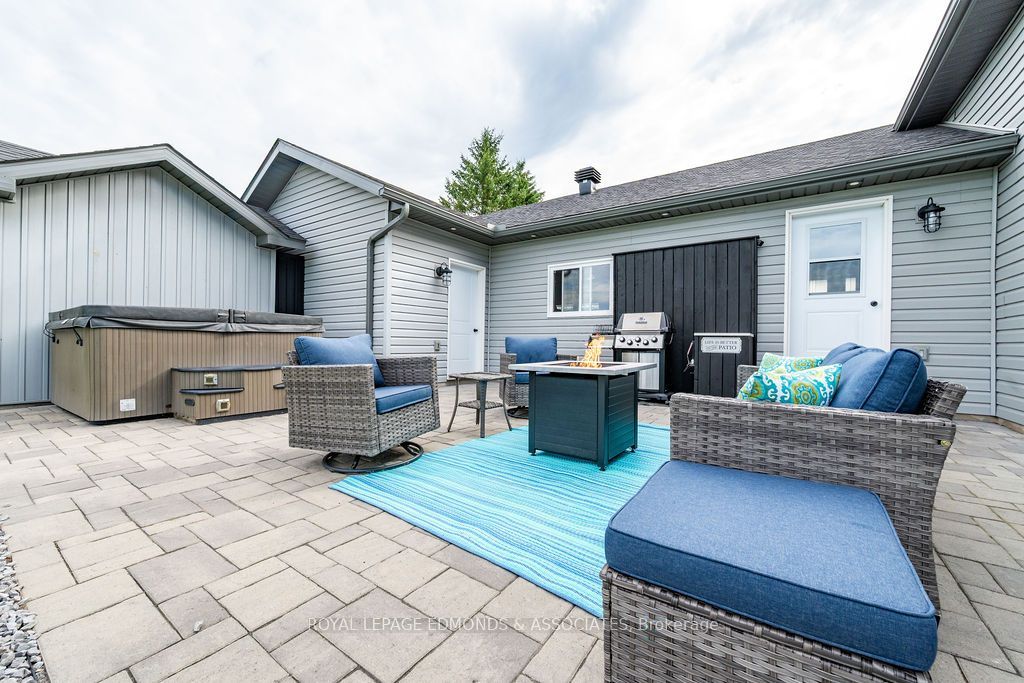 28 Carol Street, Laurentian Valley, ON K8A 6W6 photo 4
