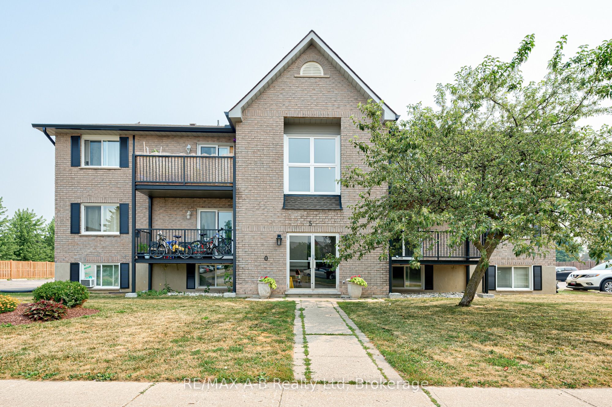 50 Campbell Court 106, Stratford, ON N5A 7T6 photo 2