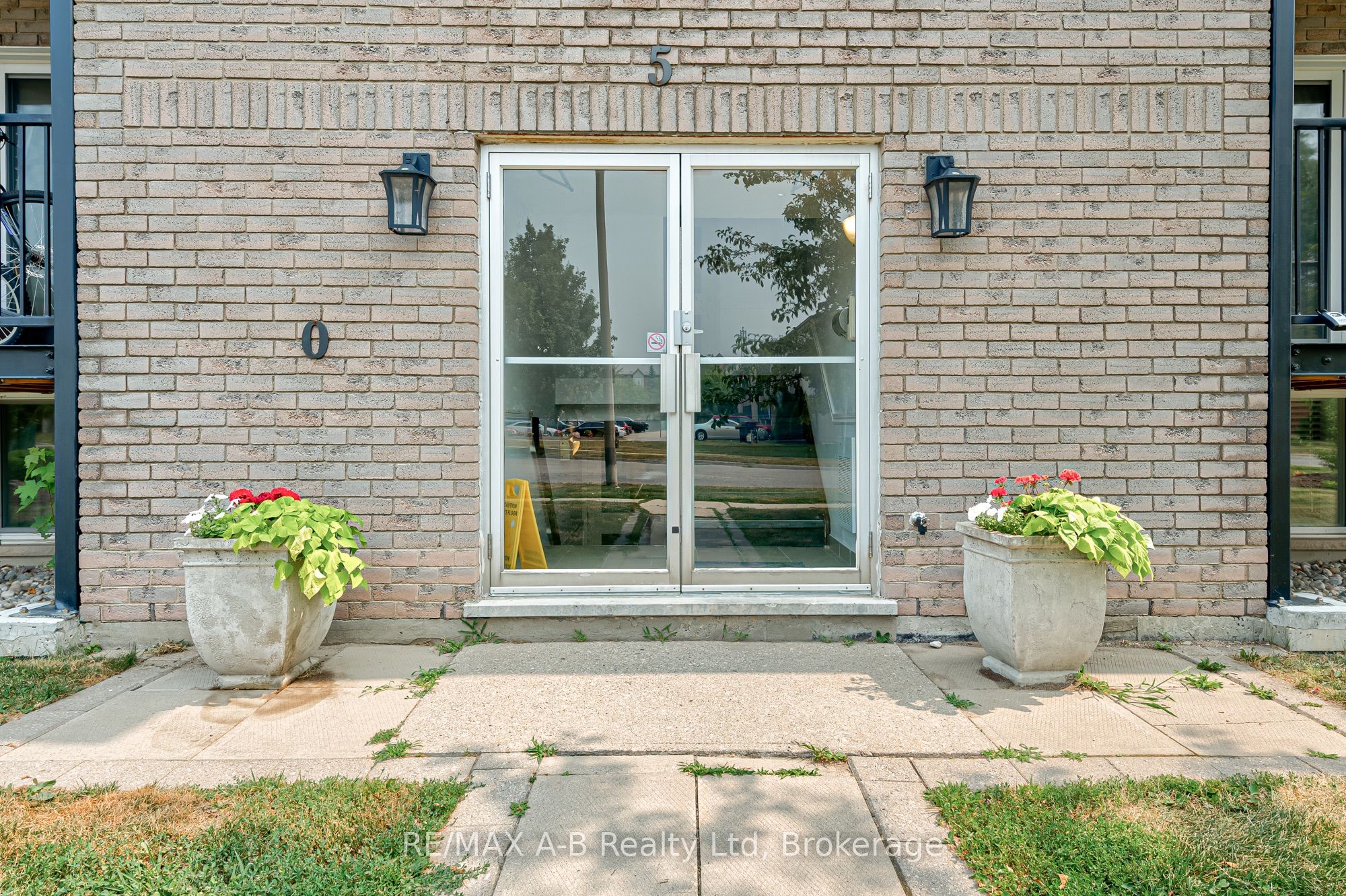 50 Campbell Court 106, Stratford, ON N5A 7T6 photo 3