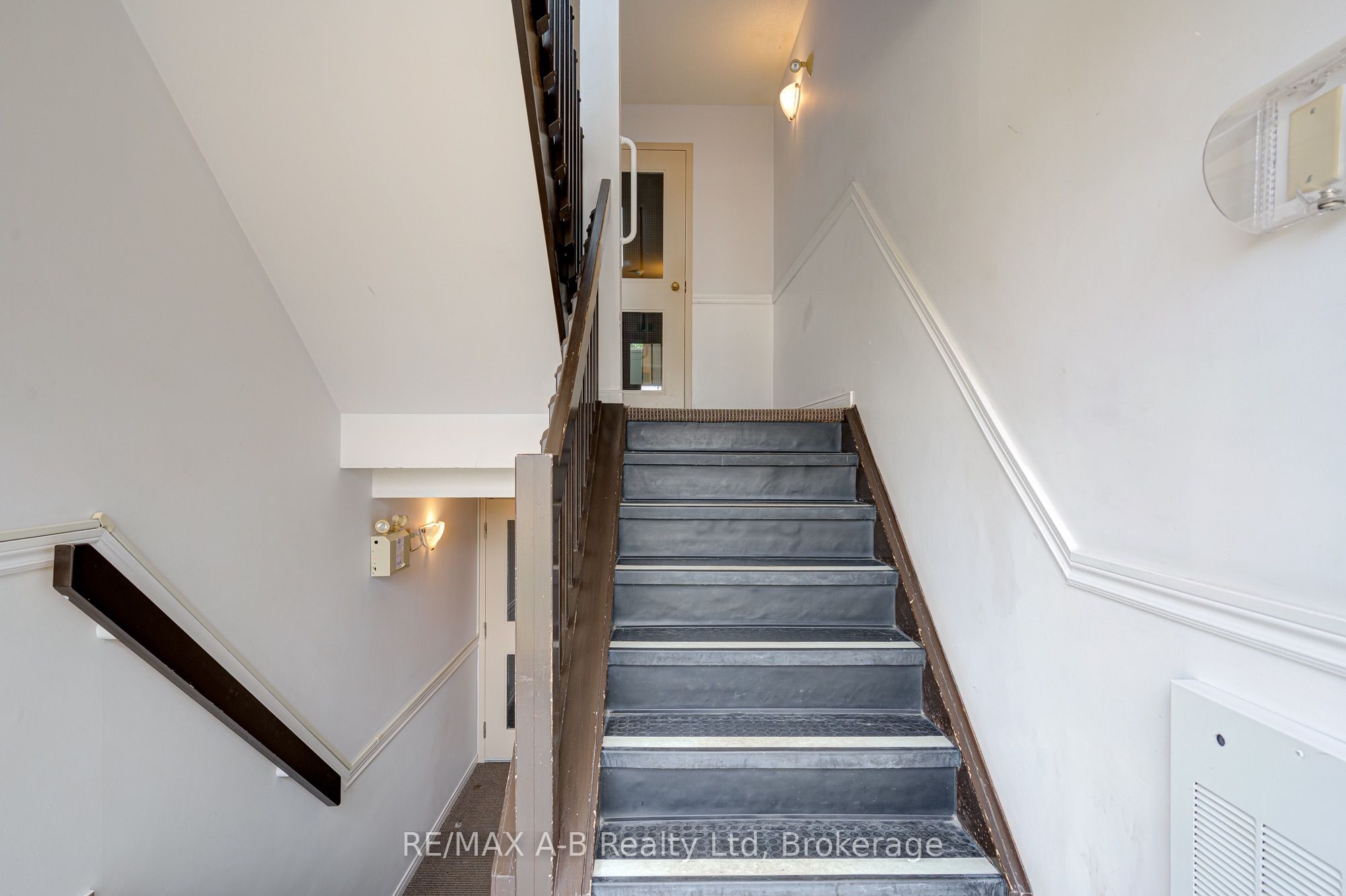 50 Campbell Court 106, Stratford, ON N5A 7T6 photo 4