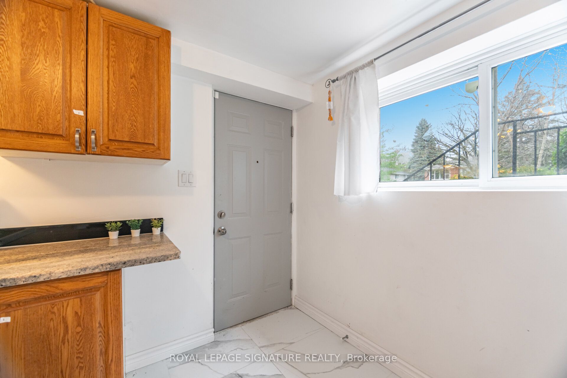 406 Tamarack Drive Main, Waterloo, ON N2L 4G6 photo 4