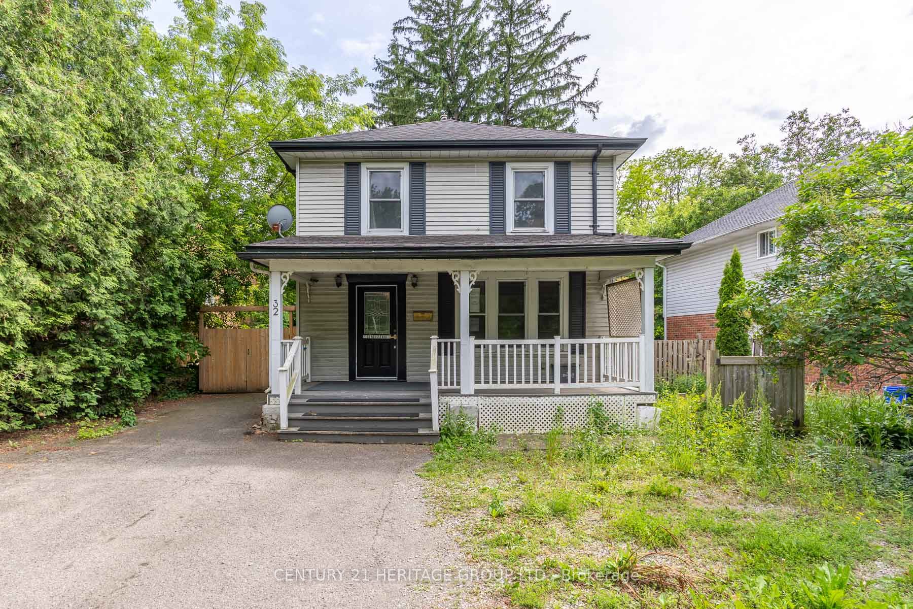 32 Rousseaux Street, Hamilton, ON L9G 2W5