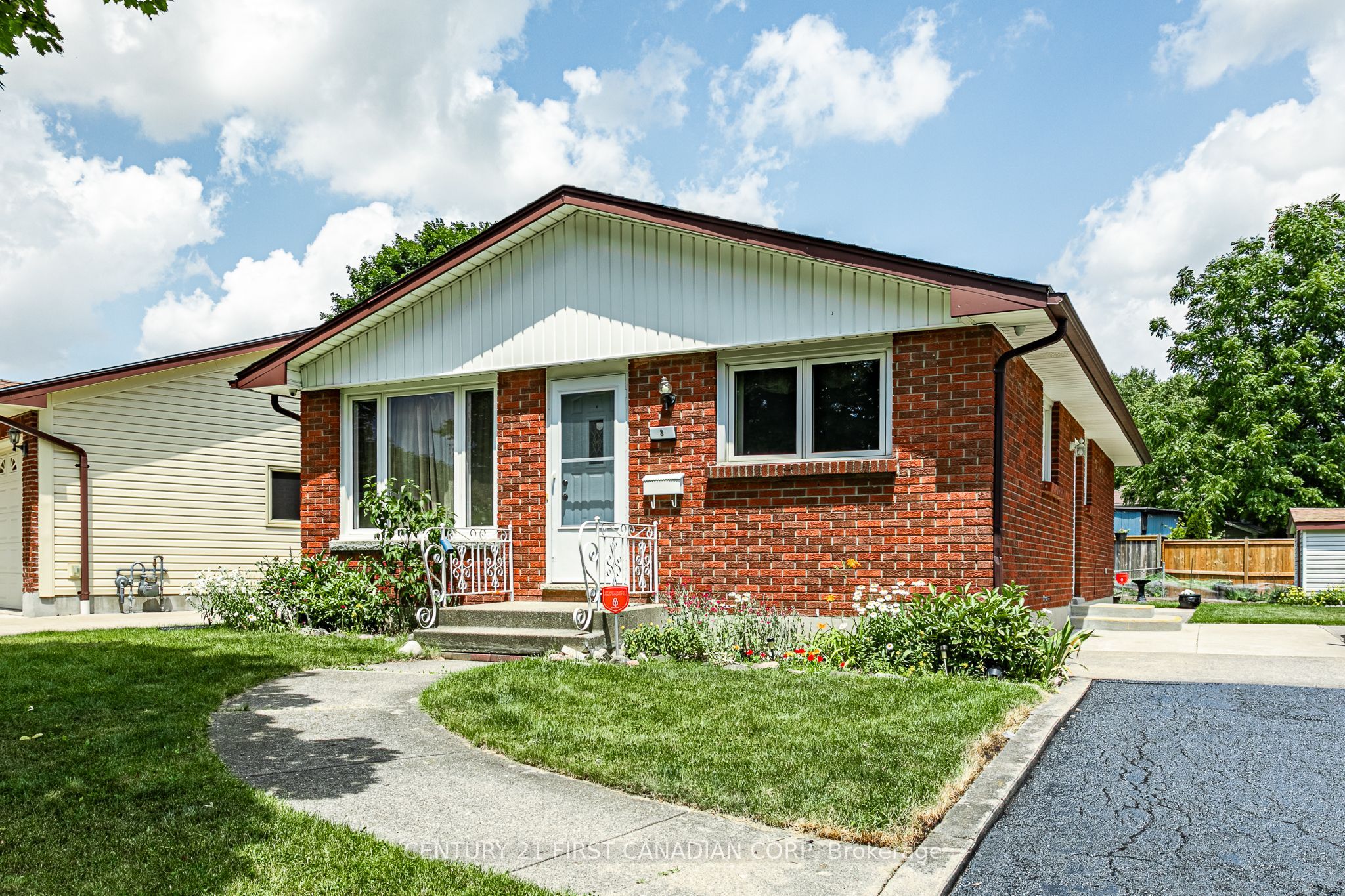 8 Antrim Crescent, London South, ON N6E 1G8