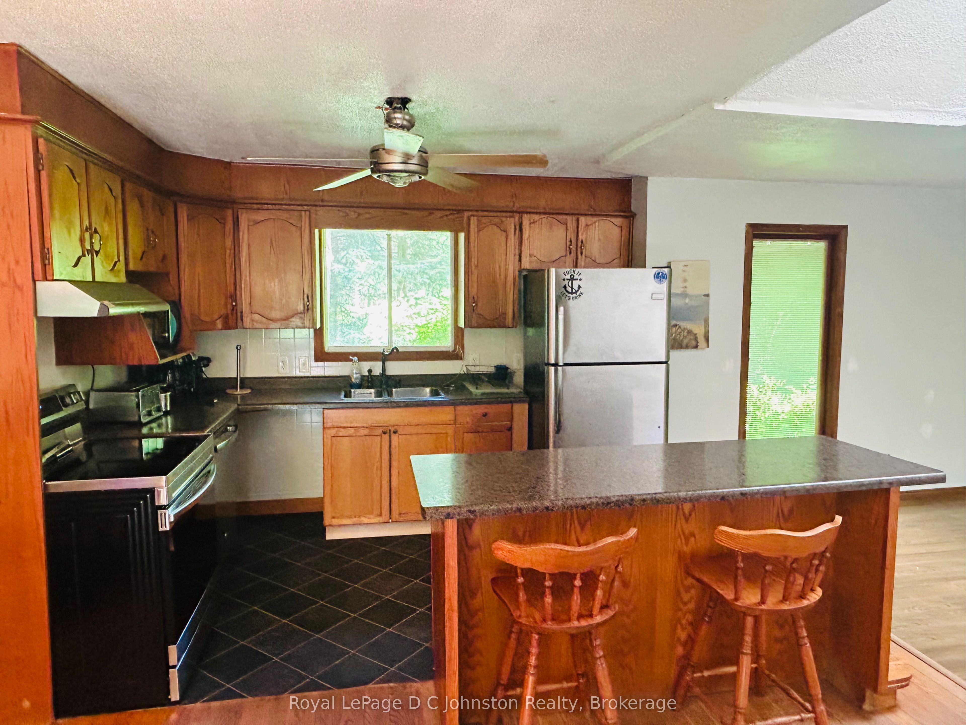 300 Carlisle Street, Saugeen Shores, ON N0H 2L0 photo 2