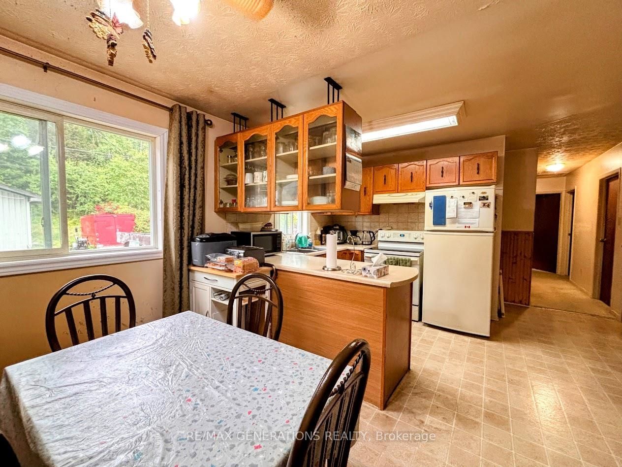 37 Matachewan Road, Manitouwadge, ON P0T 2C0 photo 2