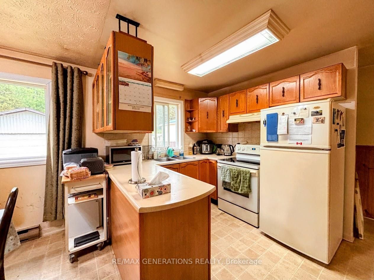 37 Matachewan Road, Manitouwadge, ON P0T 2C0 photo 3