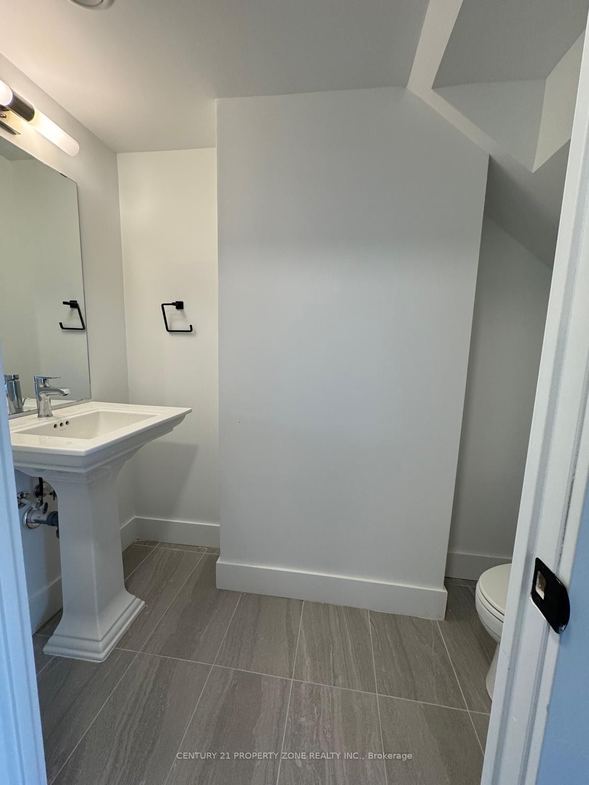 2782 Barton Street 102, Hamilton, ON L8E 0L3 photo 3