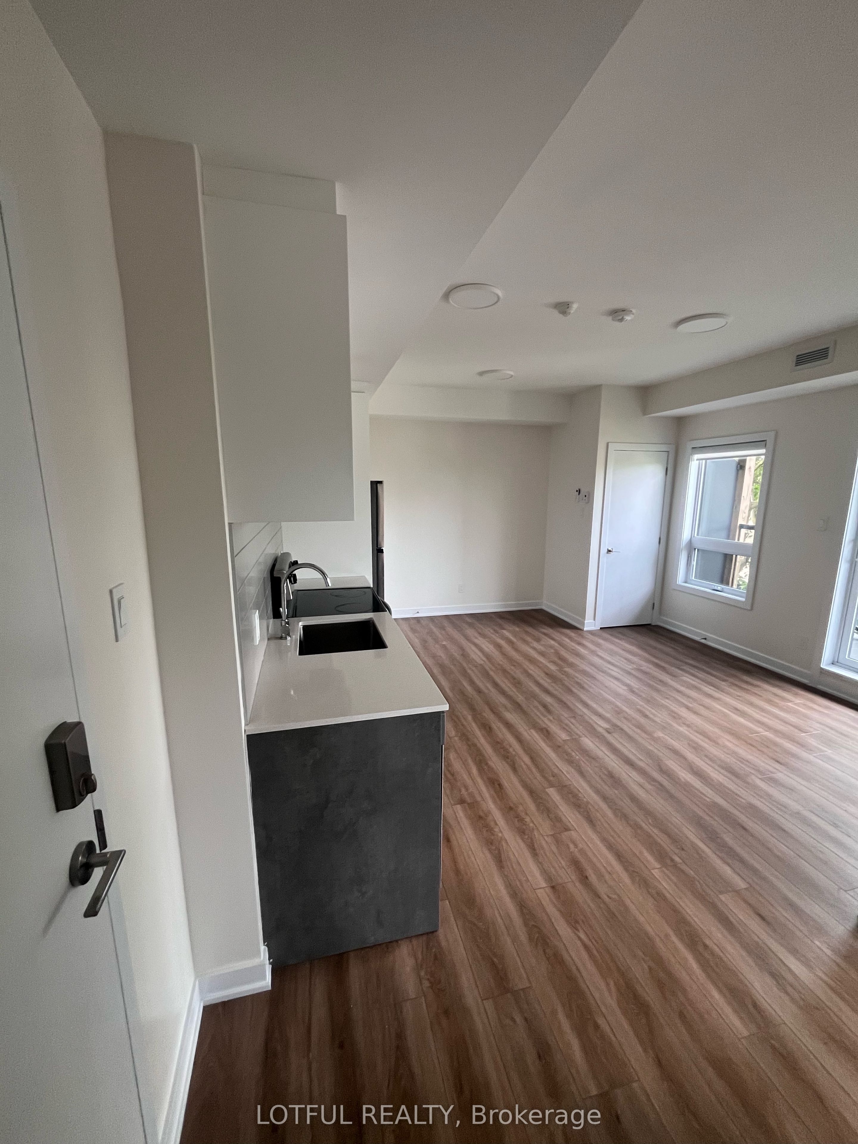 630 Churchill Avenue N 304, Carlingwood - Westboro and Area, ON K1Z 5E8 photo 3