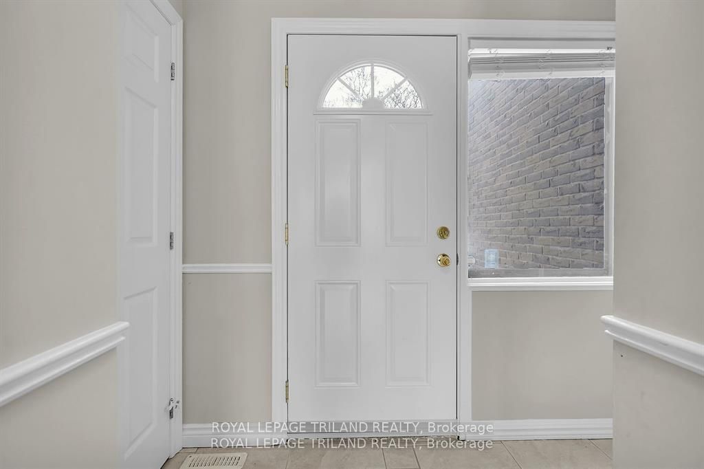 624 Wonderland Road, London South, ON N6H 4Y8 photo 2