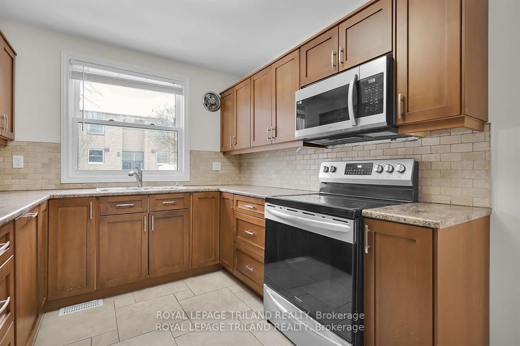 624 Wonderland Road, London South, ON N6H 4Y8 photo 5
