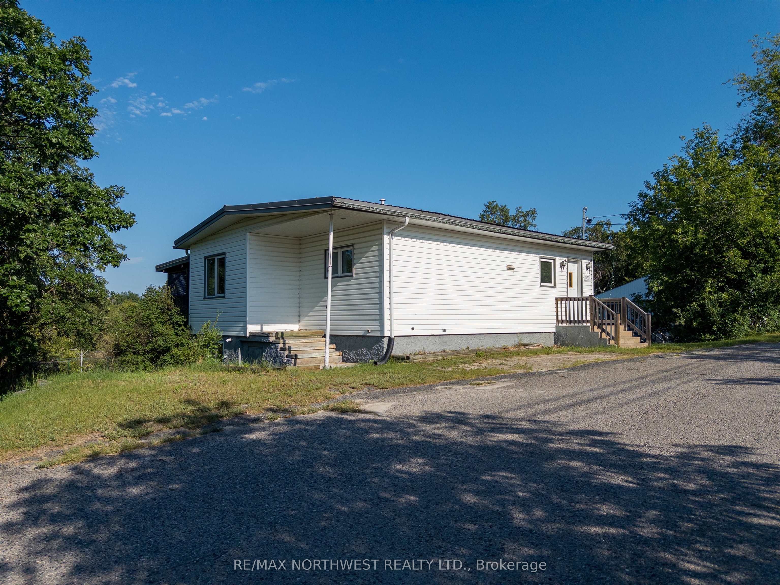 520 Portage Street, Kenora, ON P0X 1C0 photo 2