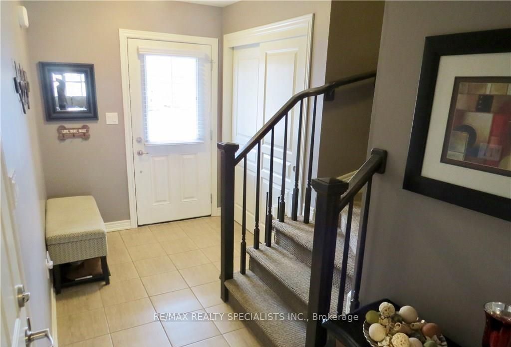 101 Roselawn Crescent, Welland, ON L3C 0C4 photo 3