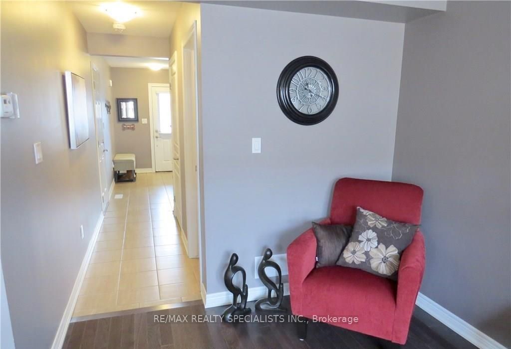 101 Roselawn Crescent, Welland, ON L3C 0C4 photo 5