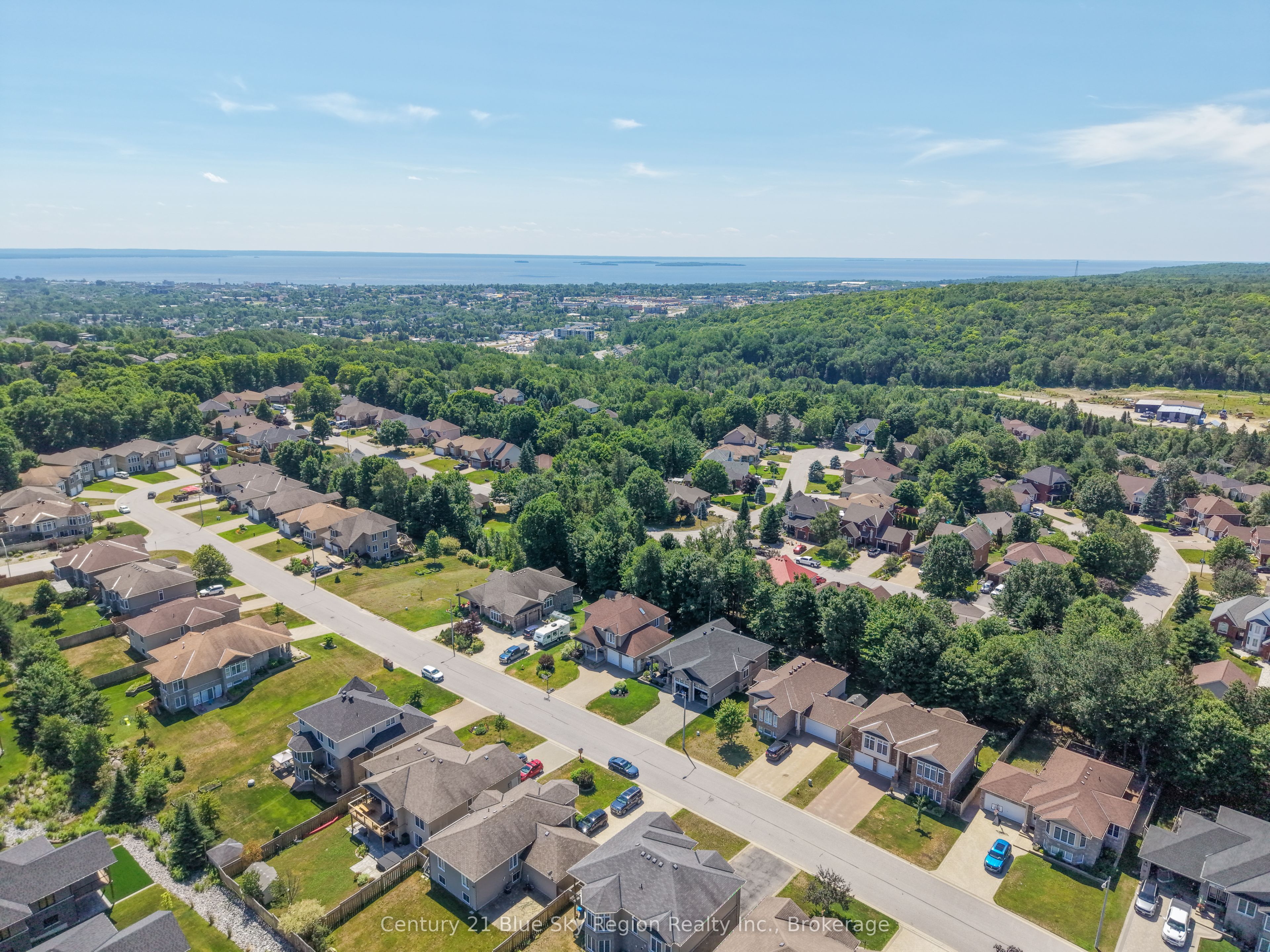 21 Stone Manor Drive, North Bay, ON P1C 0A2 photo 2