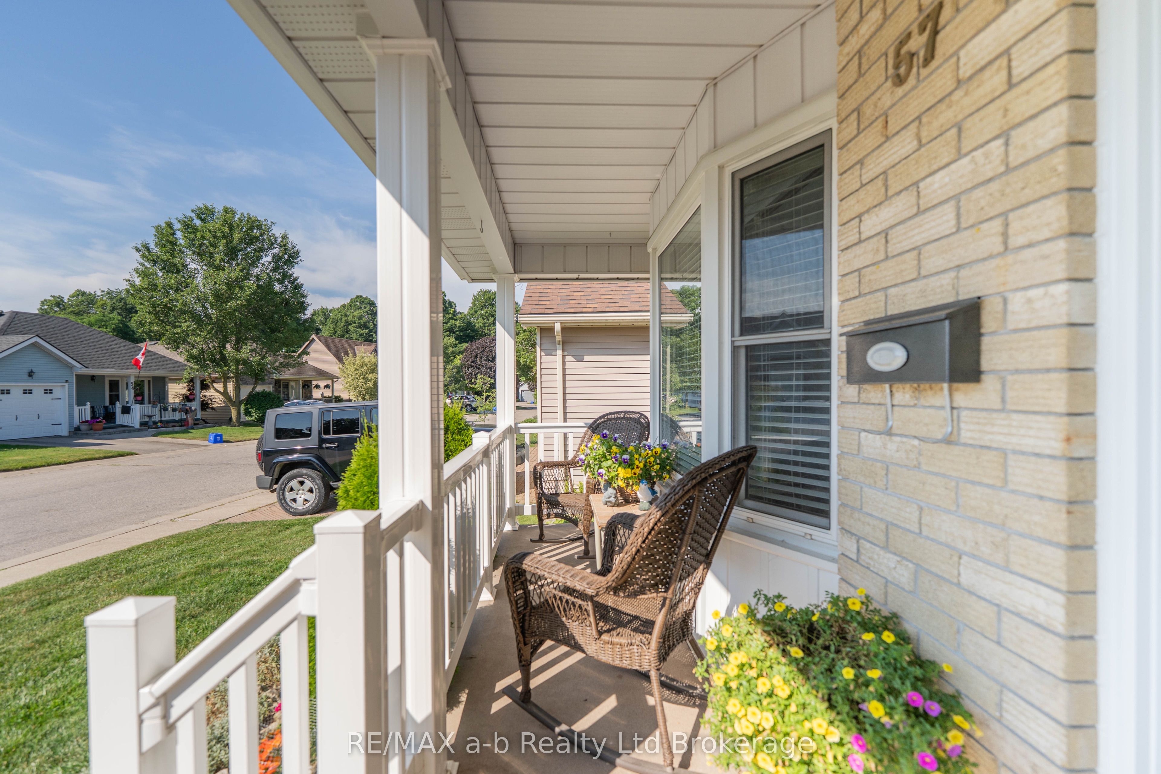 57 Edwin Crescent, Tillsonburg, ON N4G 5H6 photo 2