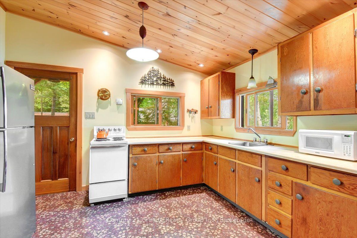 819 Tamarack Road, Madawaska Valley, ON K0J 1B0 photo 5