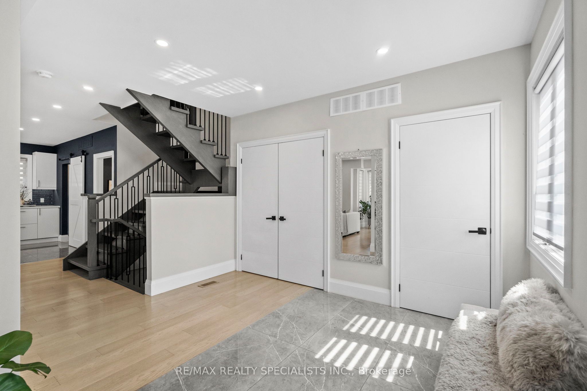 24 Peel Street N, Hamilton, ON L9H 2Z9 photo 5