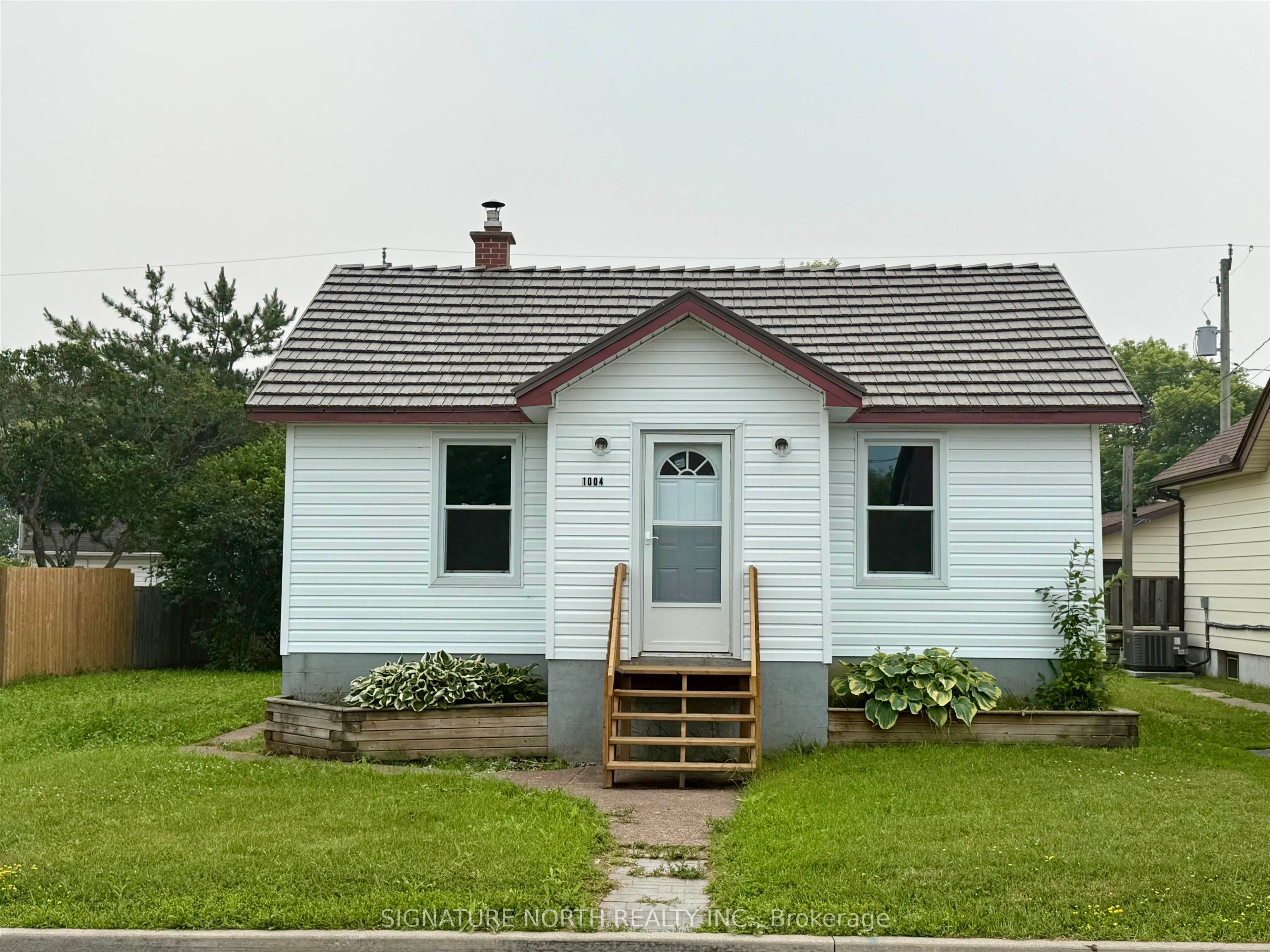 1004 Gore Street W, Thunder Bay, ON P7E 3T1
