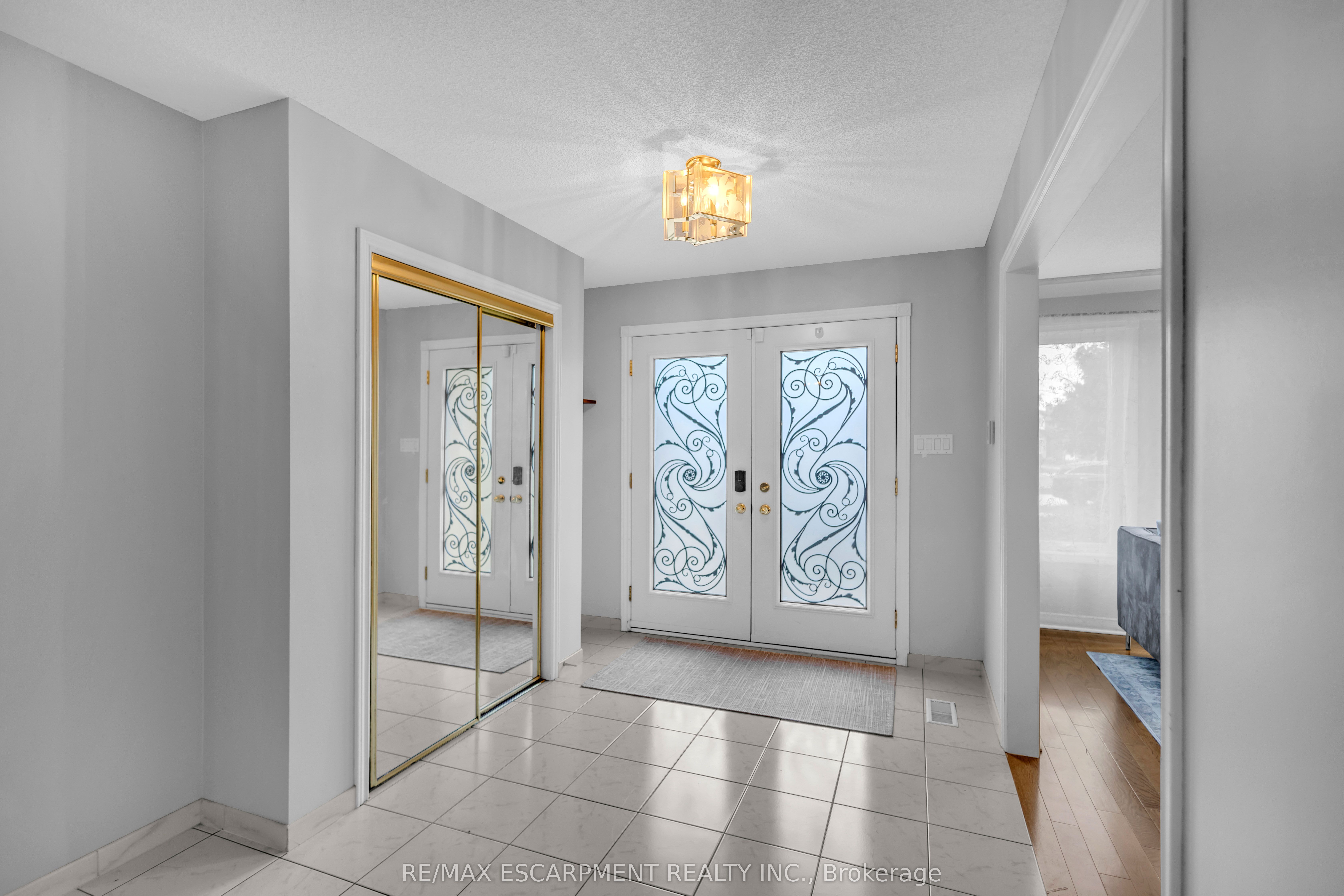 489 Acadia Drive, Hamilton, ON L8W 3A3 photo 3