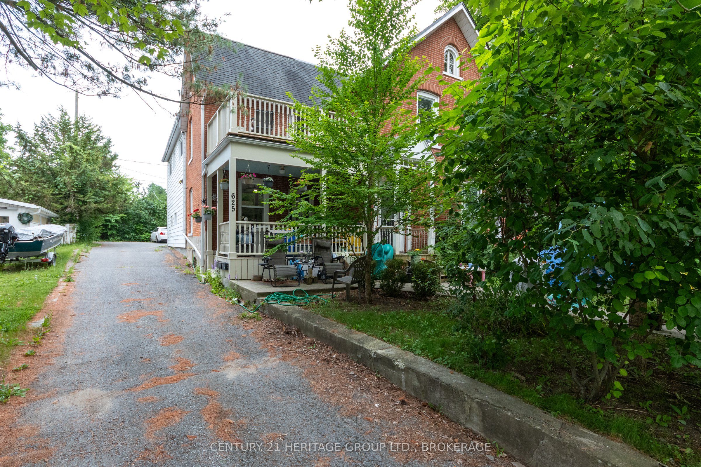 625 King Street W, Gananoque, ON K7G 2H3 photo 2
