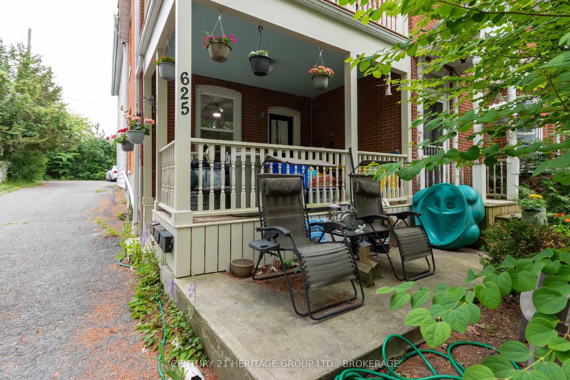 625 King Street W, Gananoque, ON K7G 2H3 photo 3