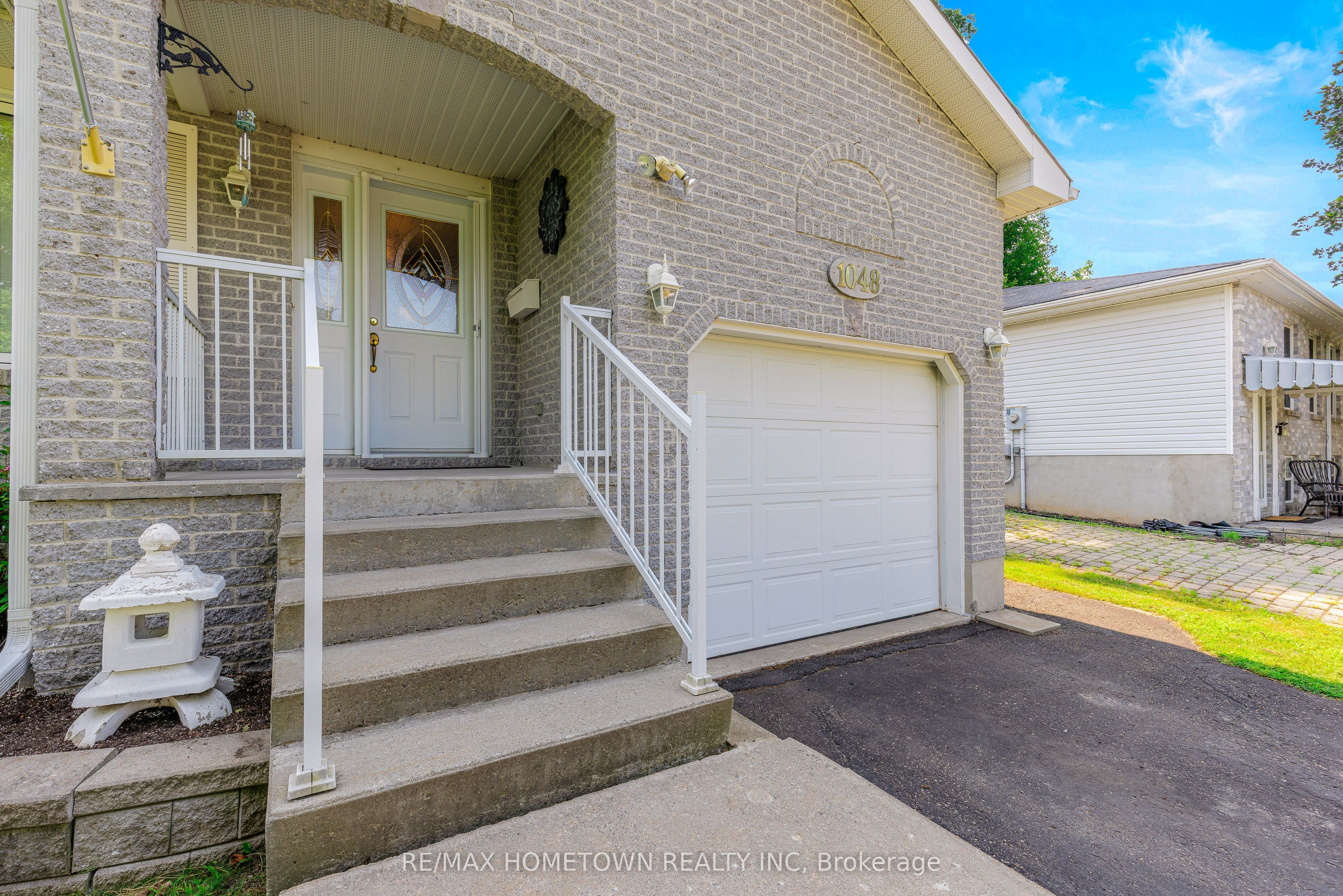 1048 Bridlewood Drive, Brockville, ON K6V 7E9 photo 2