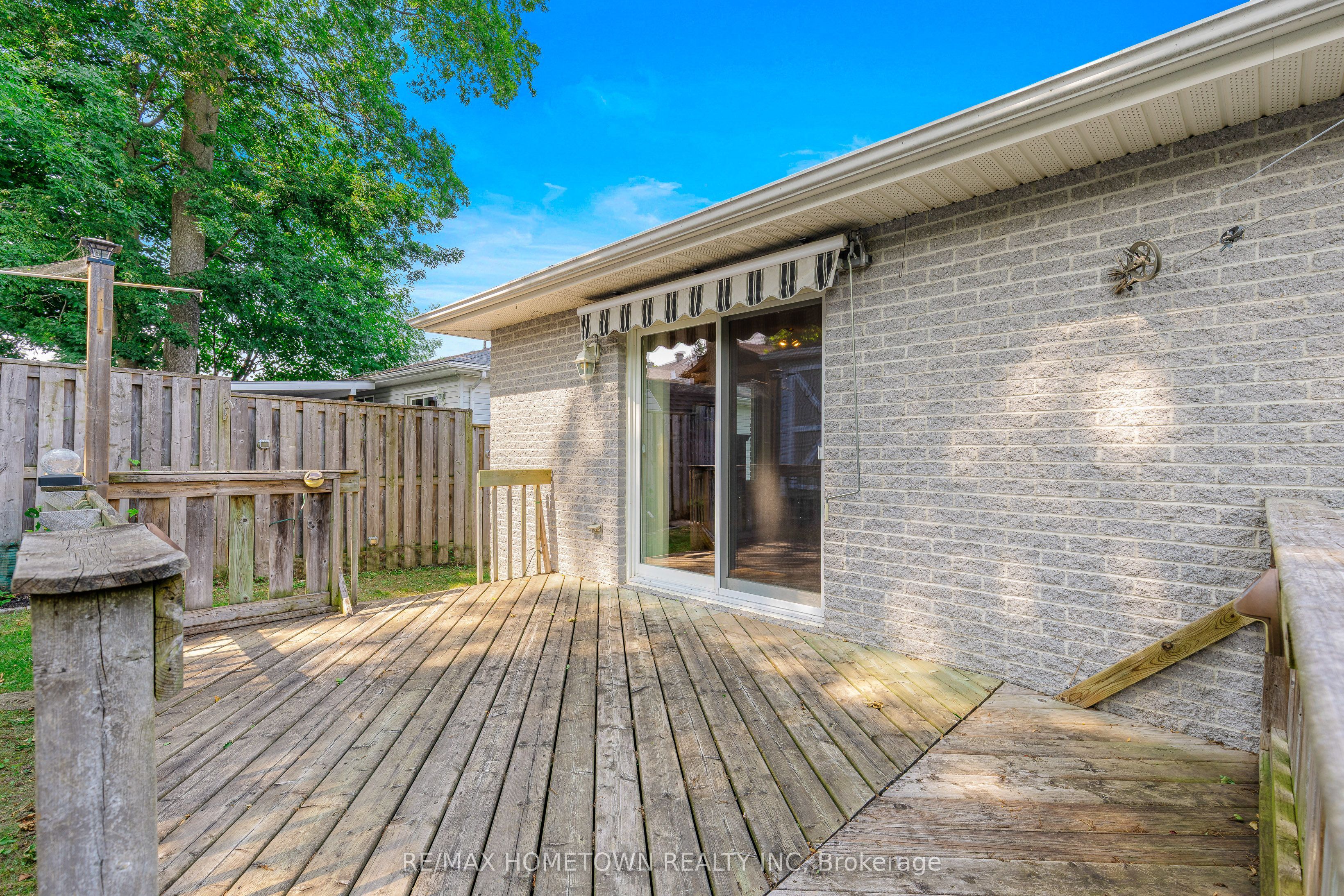 1048 Bridlewood Drive, Brockville, ON K6V 7E9 photo 3