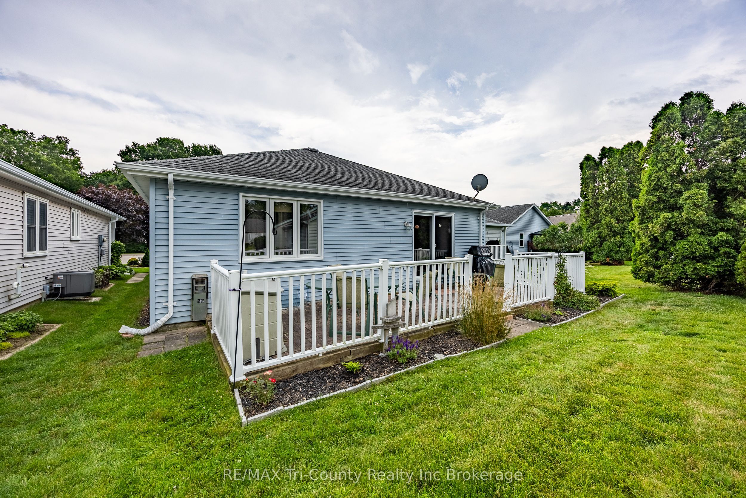 10 McDonald Court, Tillsonburg, ON N4G 5L8 photo 2