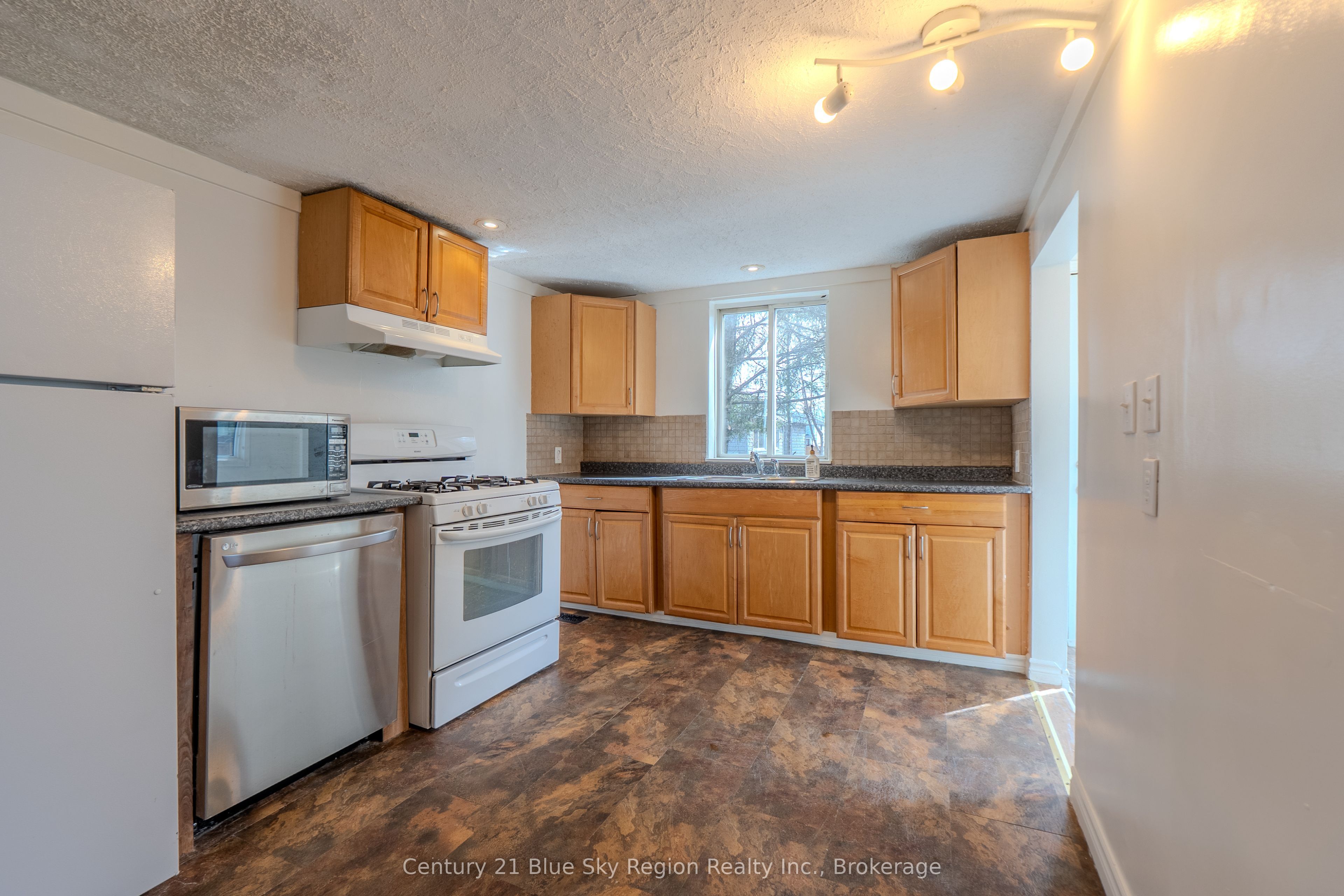 18 Pollard Avenue, North Bay, ON P1A 1Z5 photo 3