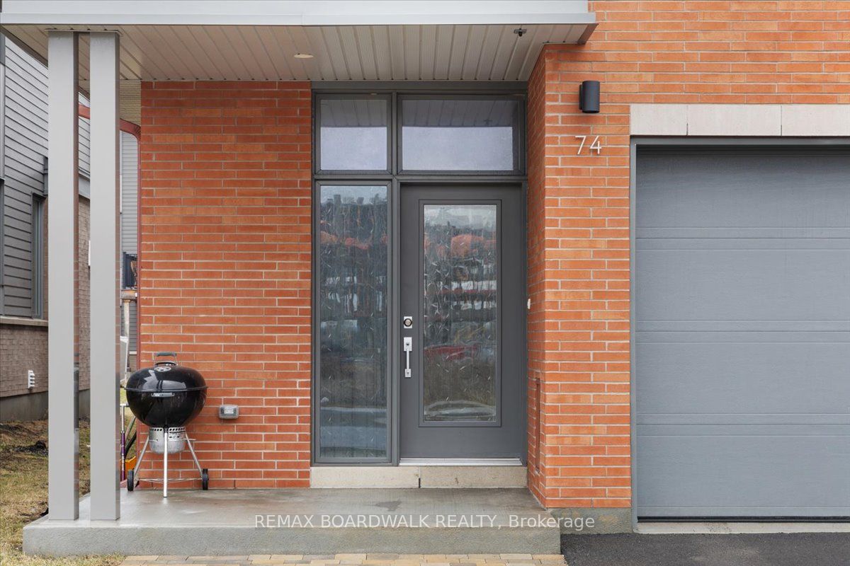 74 Michael Stoqua Street, Manor Park - Cardinal Glen and Area, ON K1K 5A2 photo 2