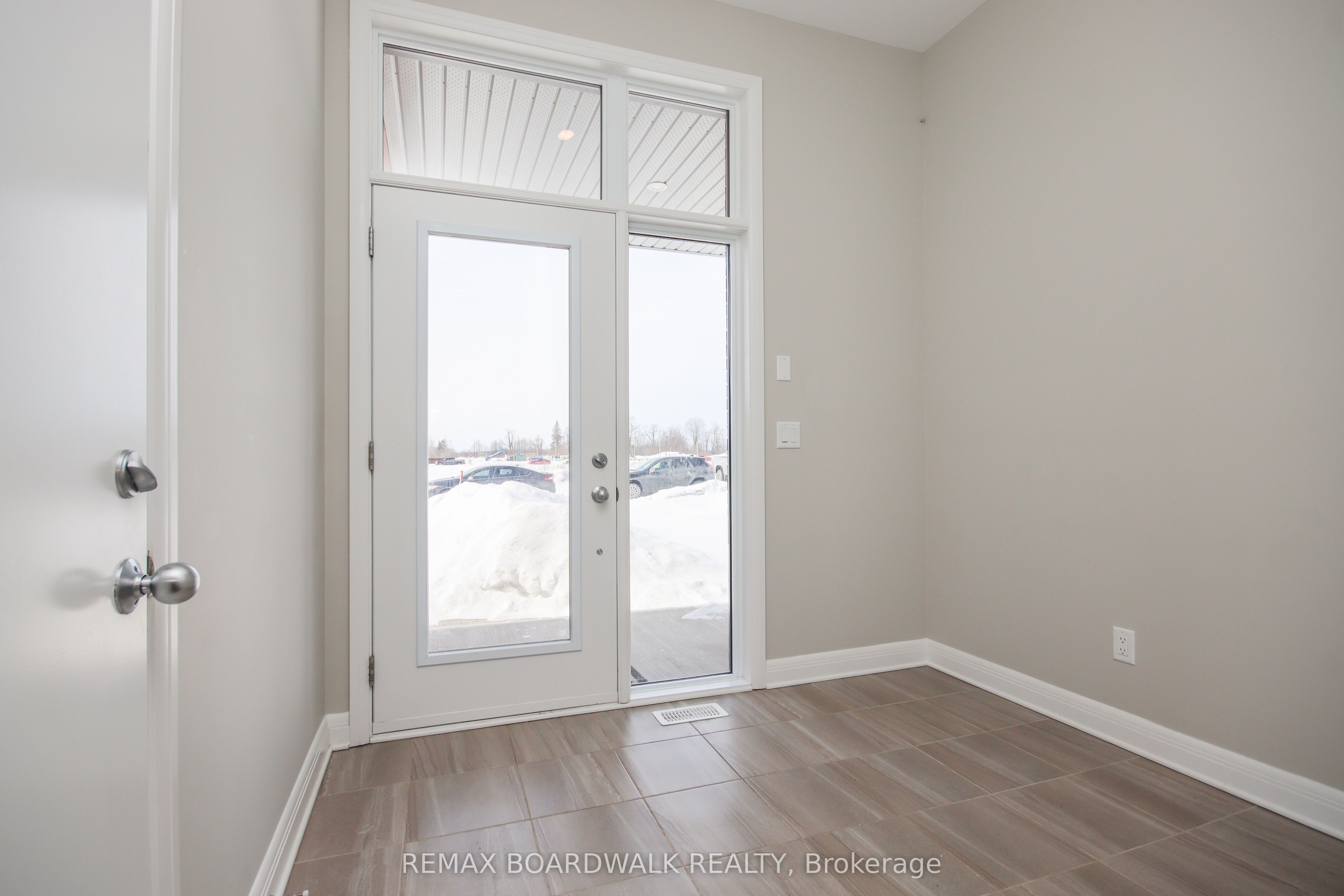 74 Michael Stoqua Street, Manor Park - Cardinal Glen and Area, ON K1K 5A2 photo 4