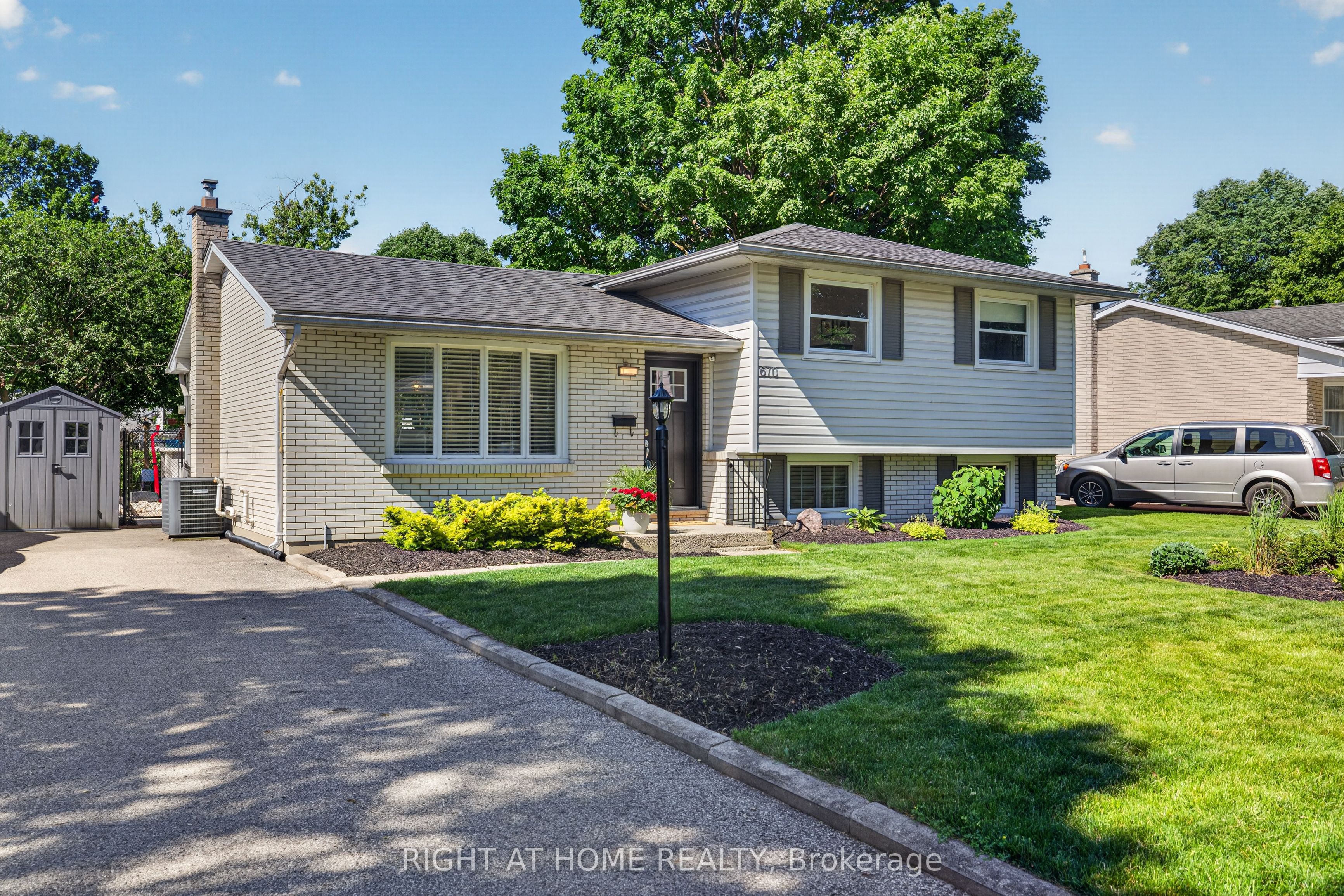 670 Glengyle Crescent, London North, ON N5X 1X7