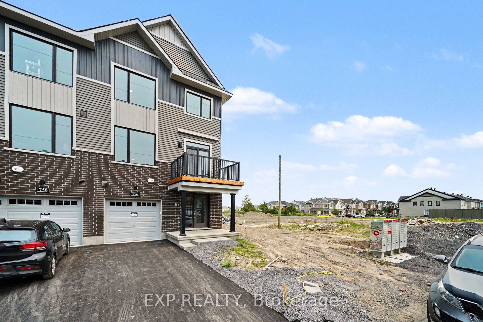 756 Tadpole Crescent, Barrhaven, ON K2J 6K4 photo 3